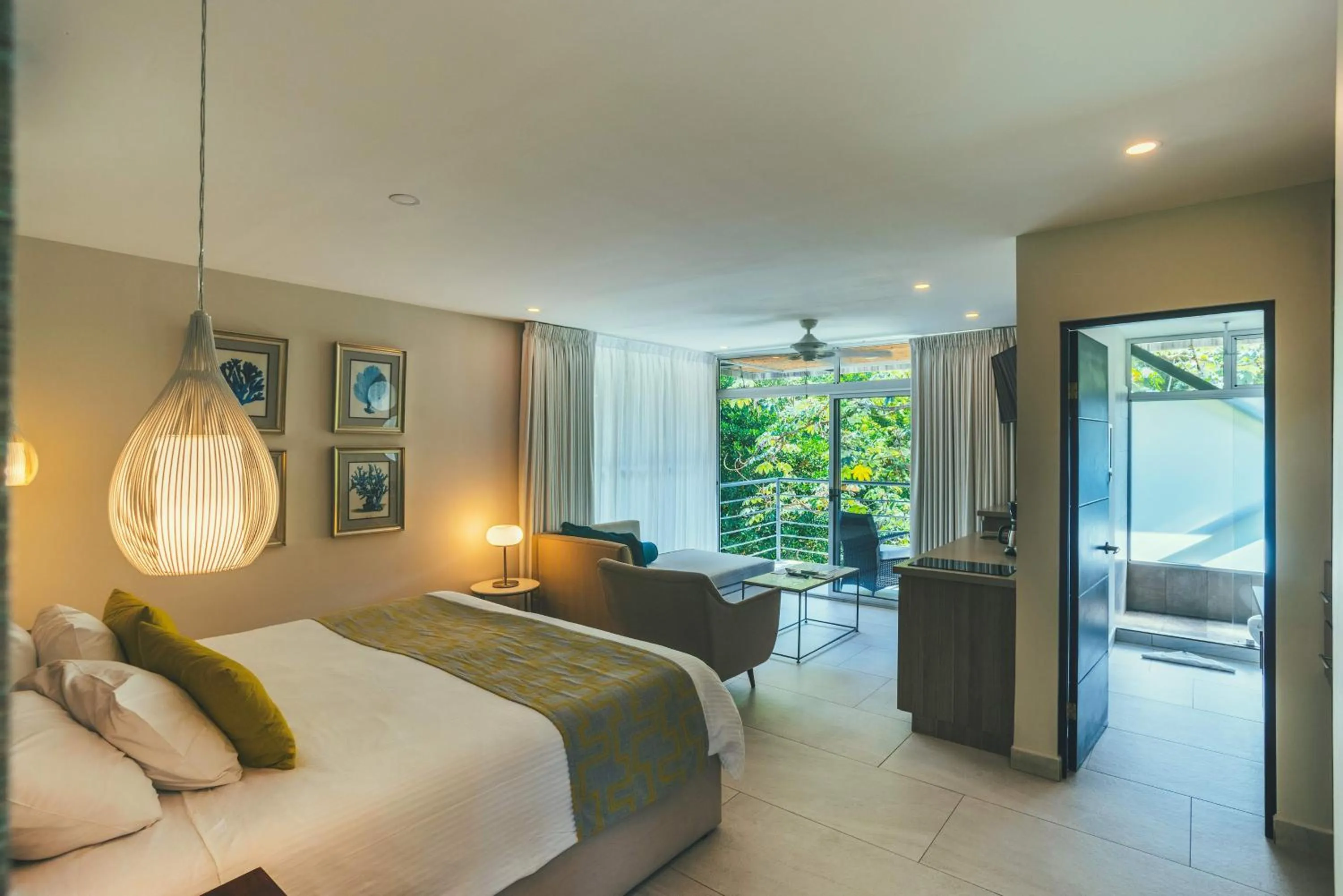 Bed in Jungle Vista Boutique Hotel