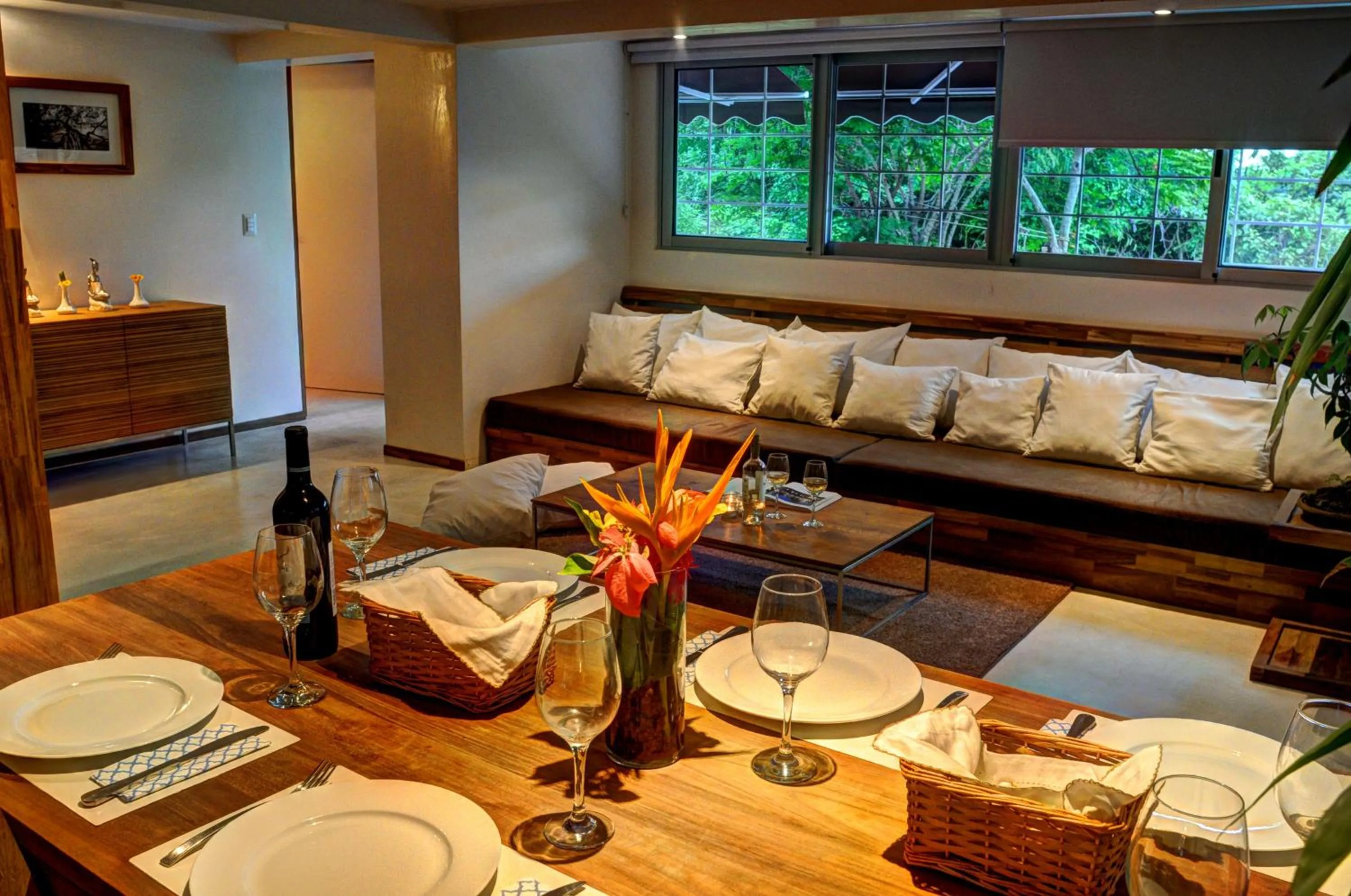 Living room in Moana Surf Resort