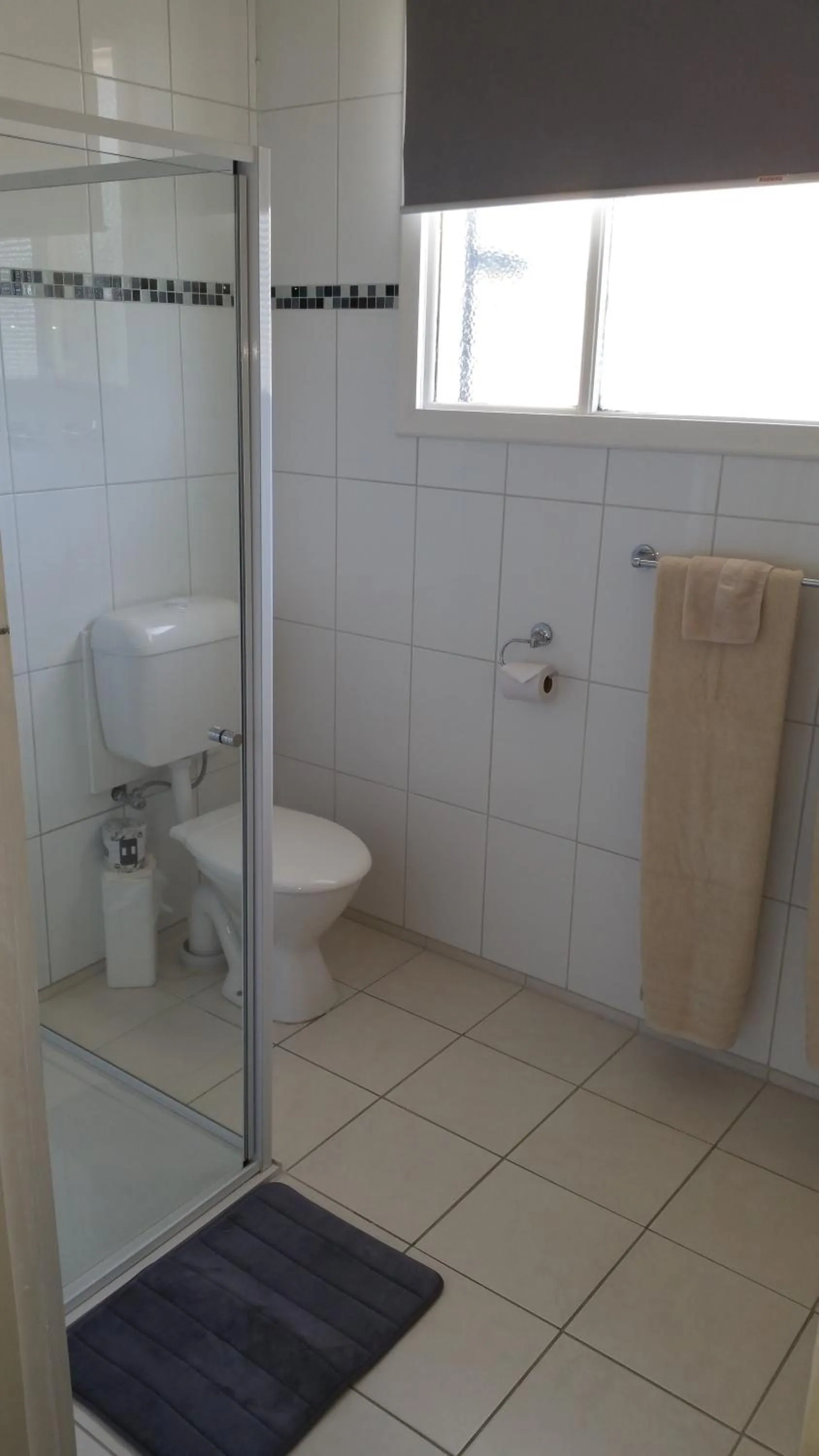 Bathroom in Kaniva Midway Motel