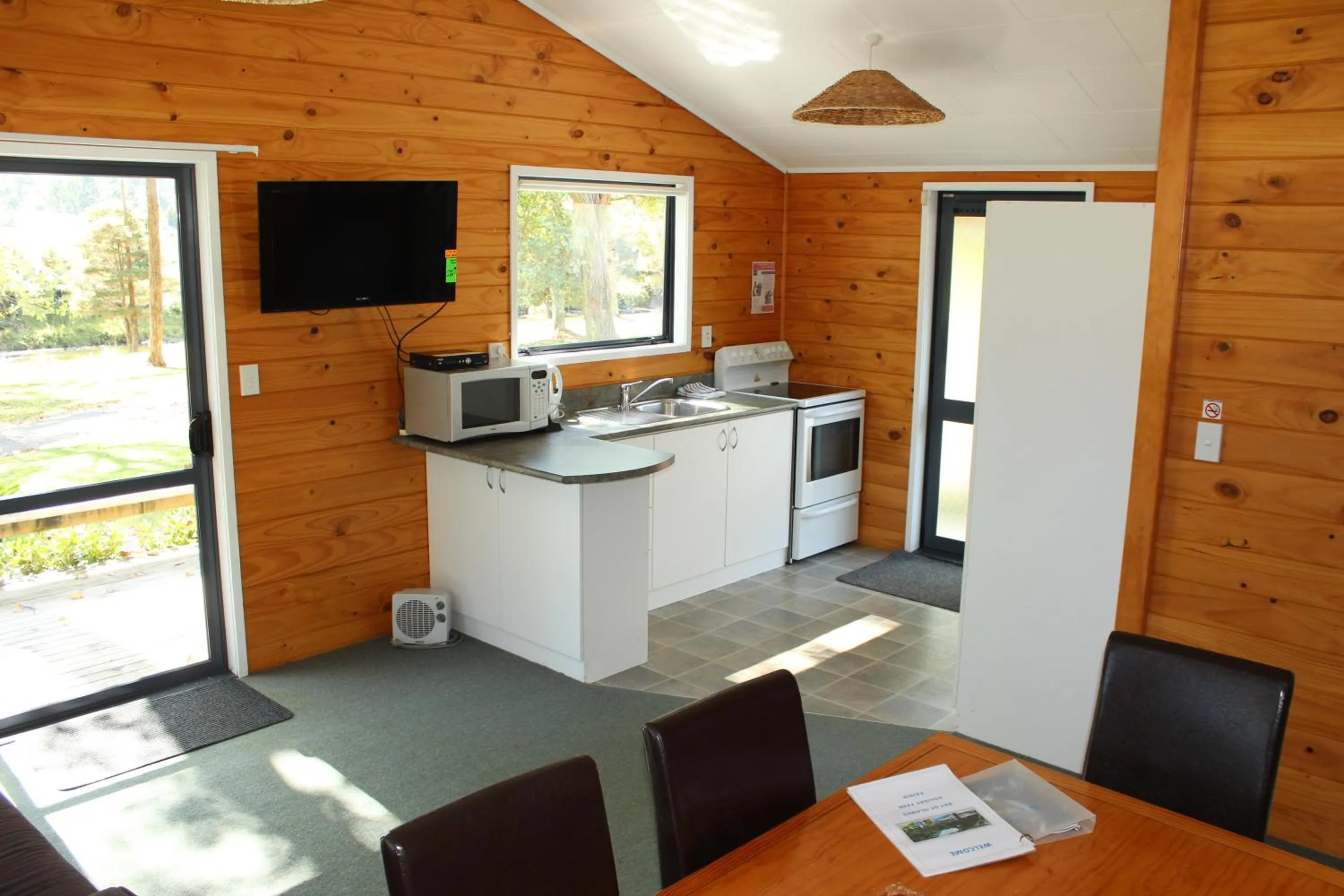 Kitchen or kitchenette in Bay of Islands Holiday Park
