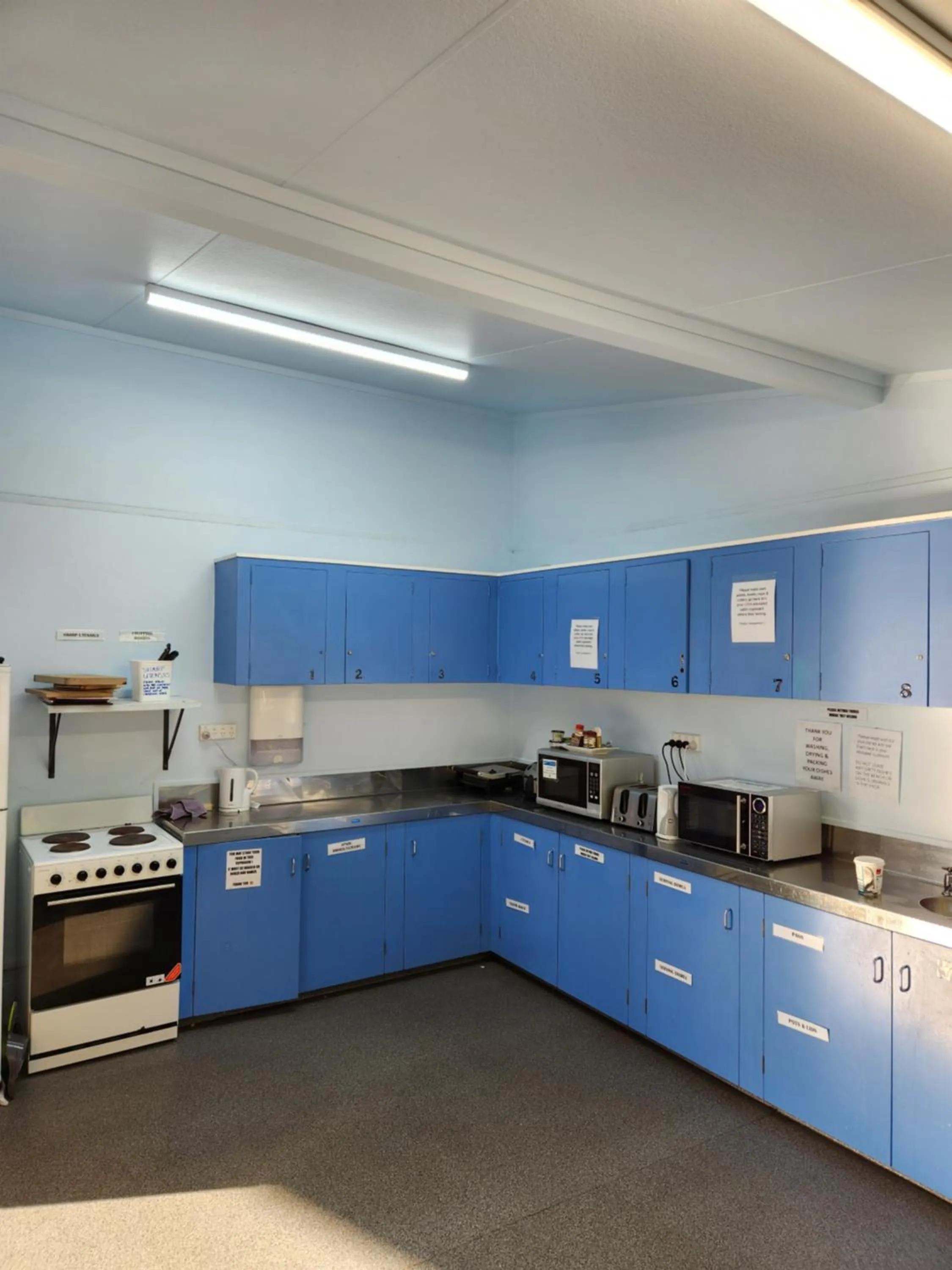 Communal kitchen in Bay of Islands Holiday Park