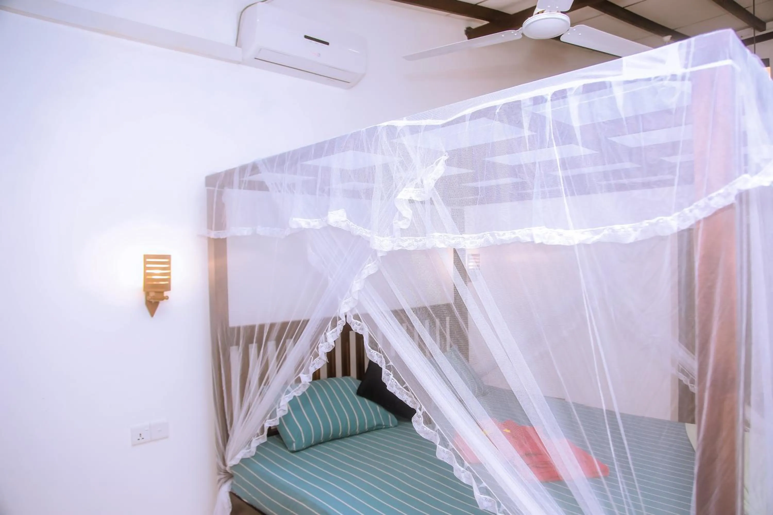 Bed in Brave resort Mirissa