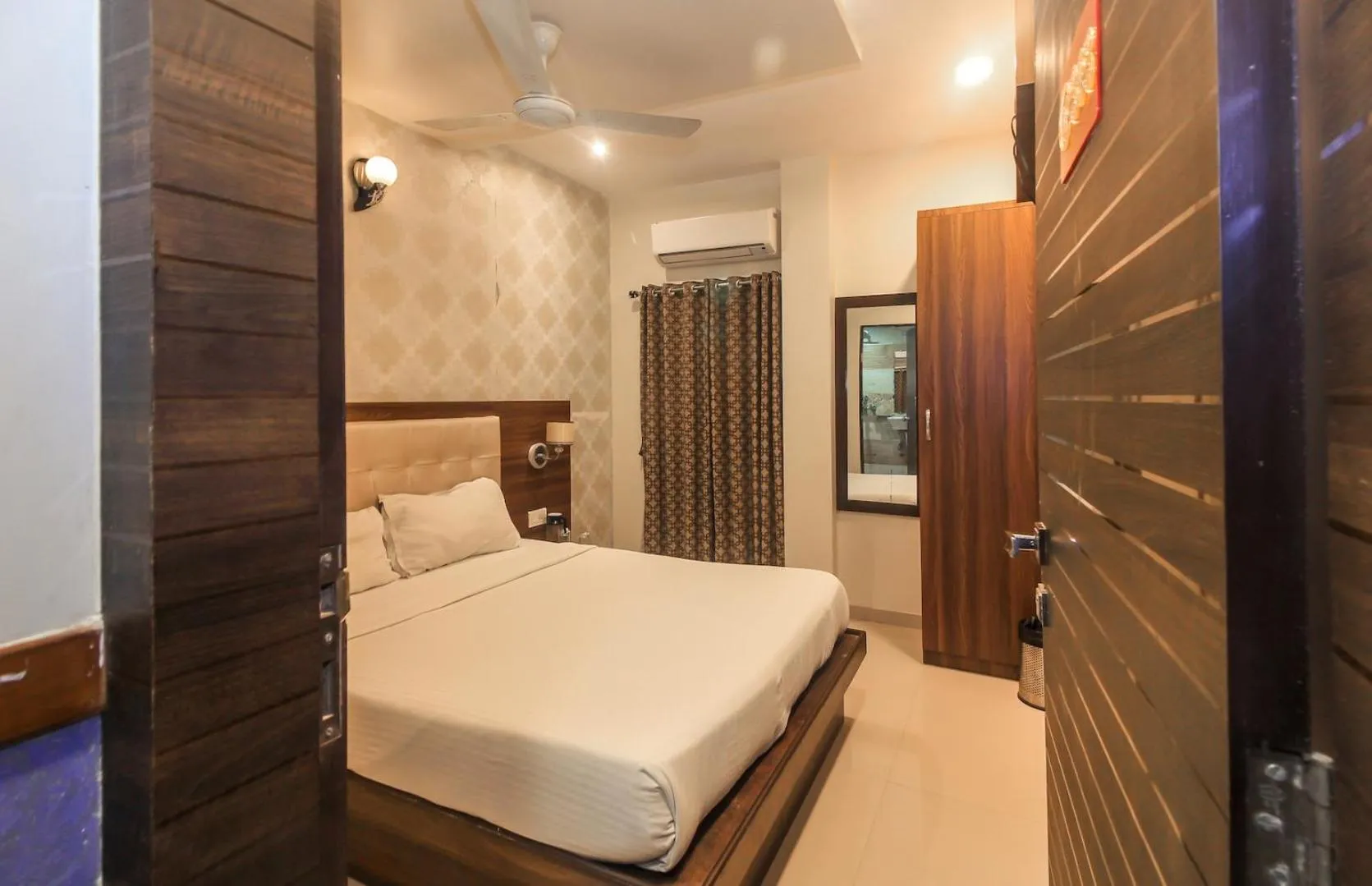 Bedroom, Bed in Hygienic Hotel Liberty Plaza