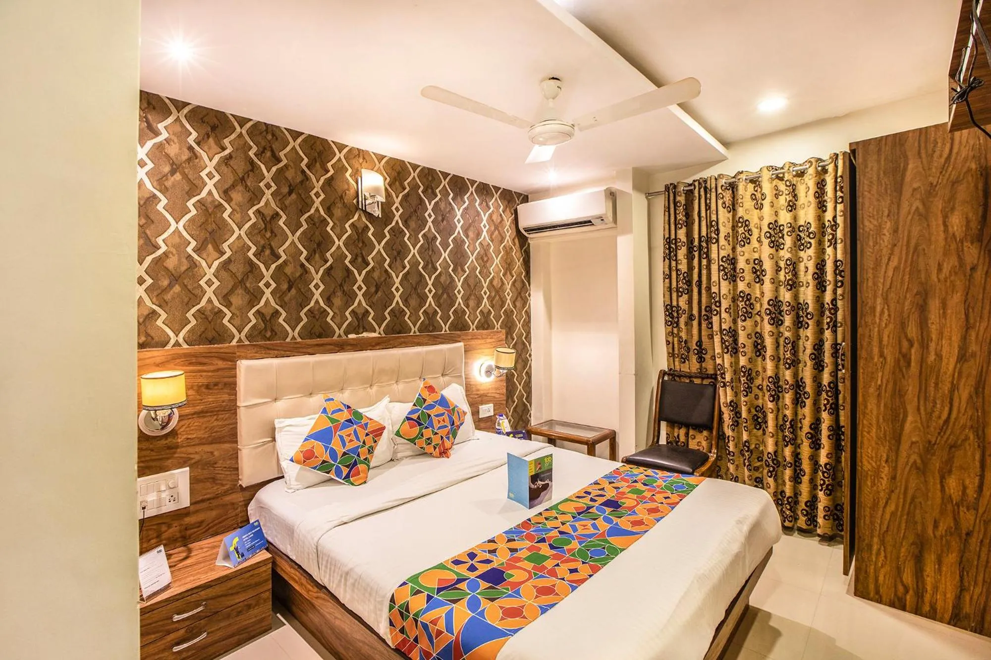 Property building, Bed in Hygienic Hotel Liberty Plaza