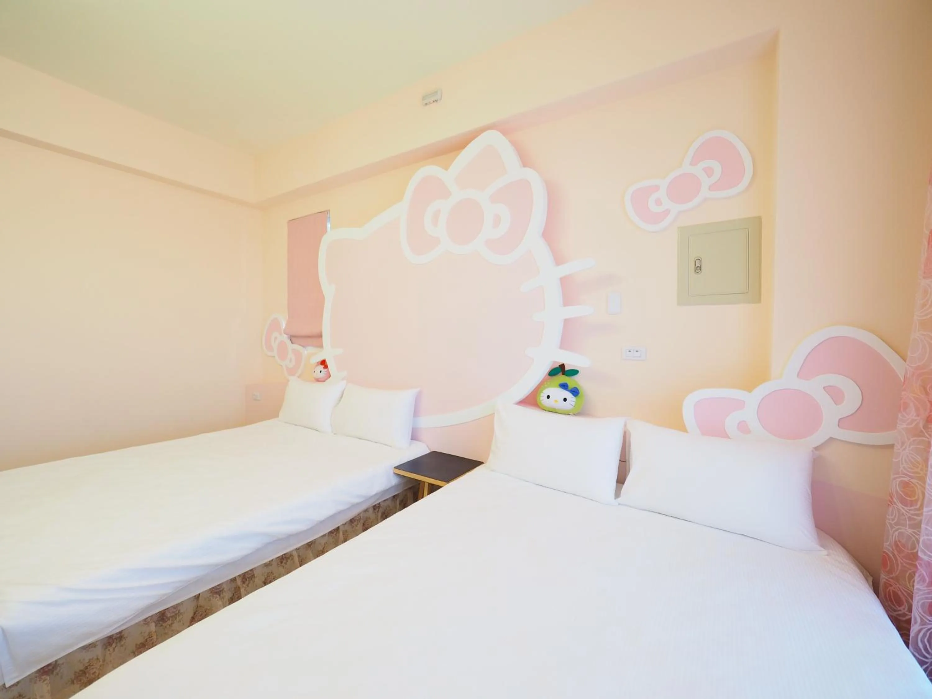 Bedroom, Bed in Love and Peace B&B