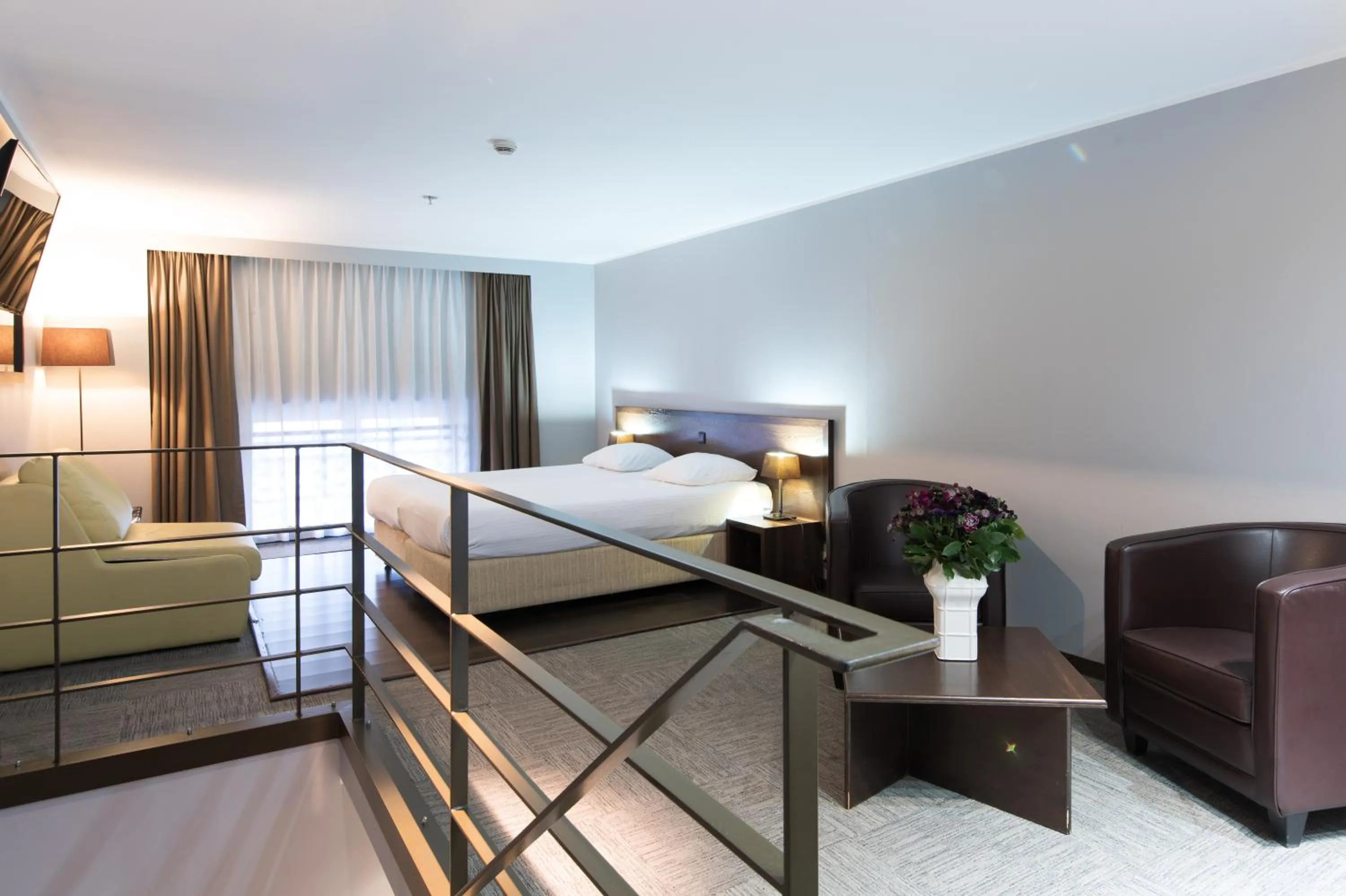 Photo of the whole room, Bed in Hotel Chambord