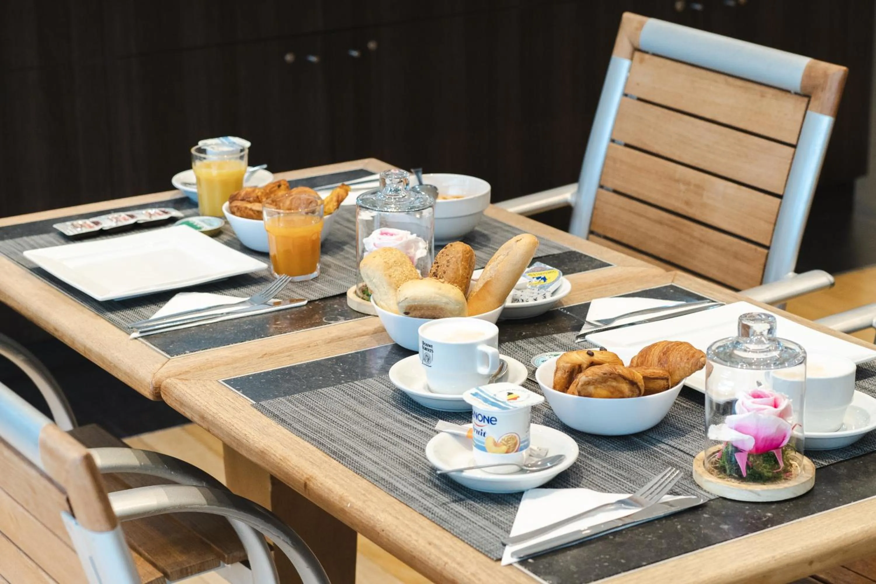 Food and drinks in Hotel Chambord