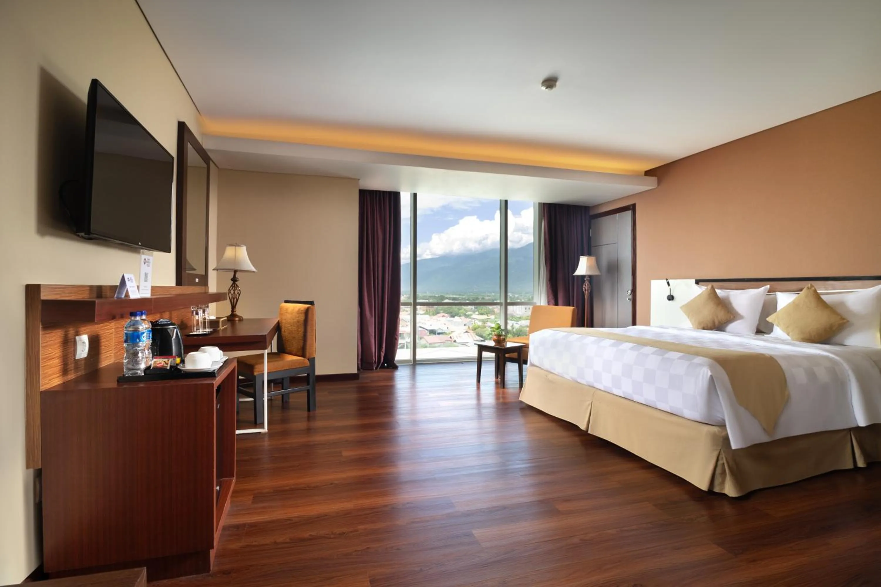 Coffee/tea facilities, Bed in Best Western Plus Coco Palu