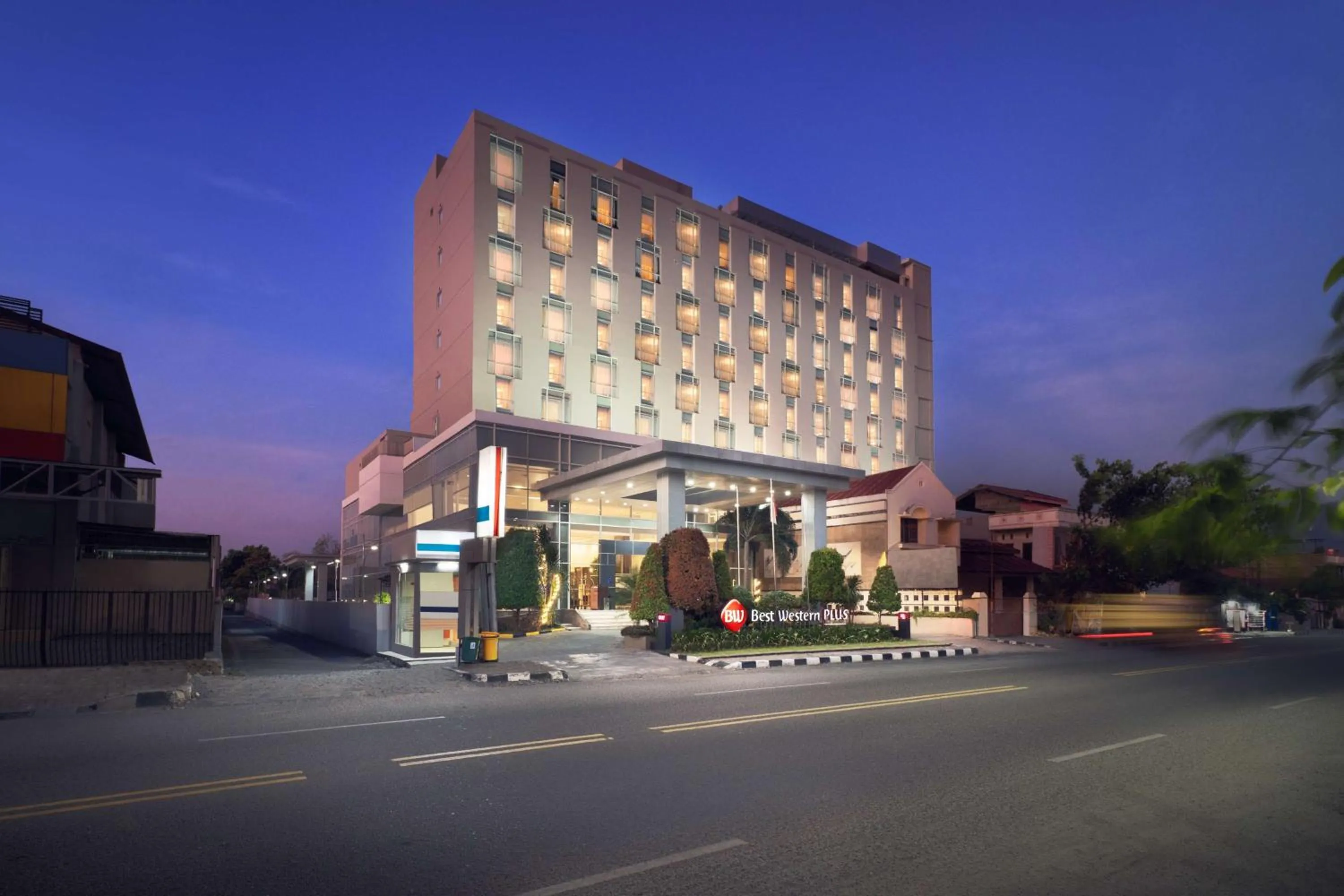 Property building in Best Western Plus Coco Palu