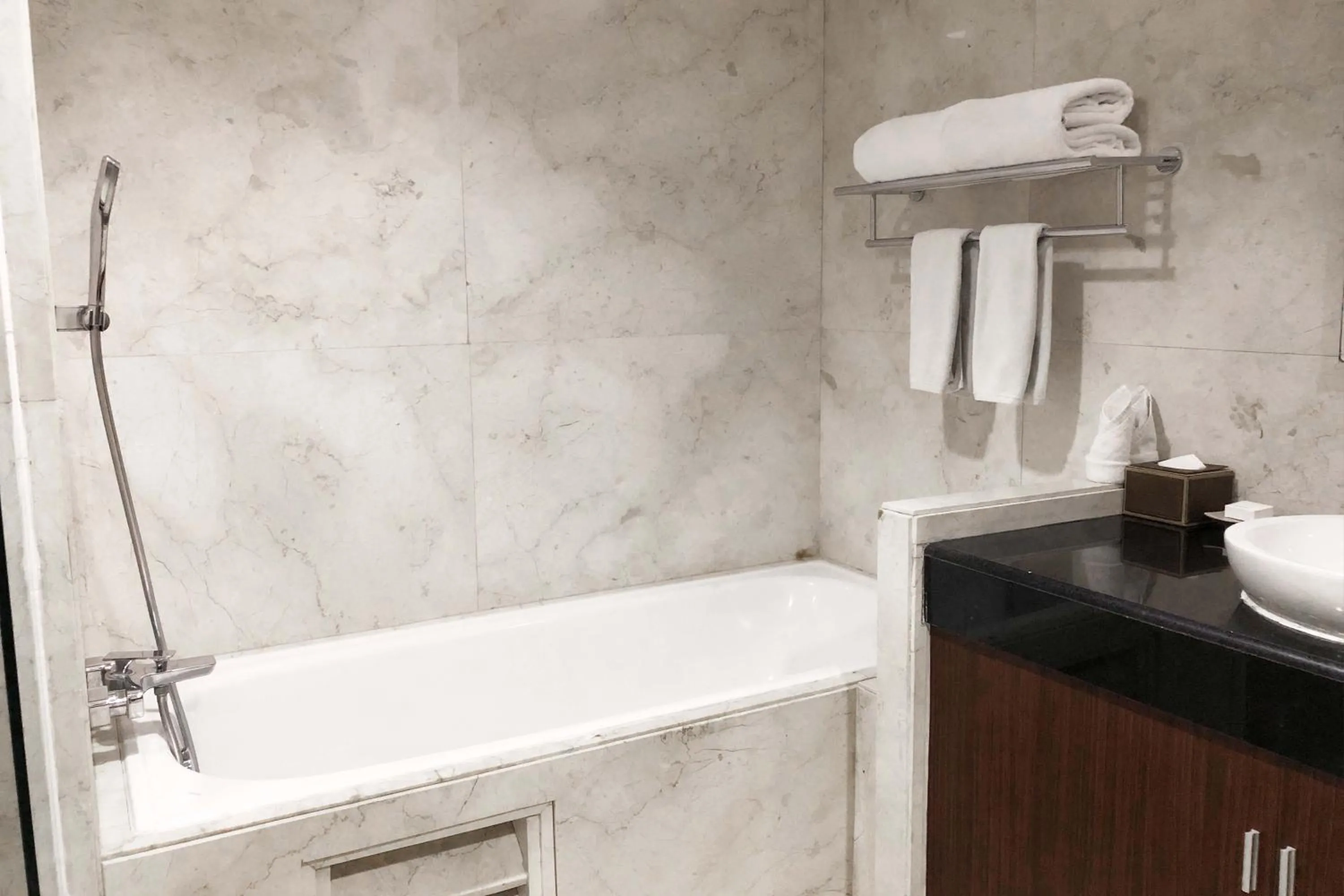 Bath in Best Western Plus Coco Palu