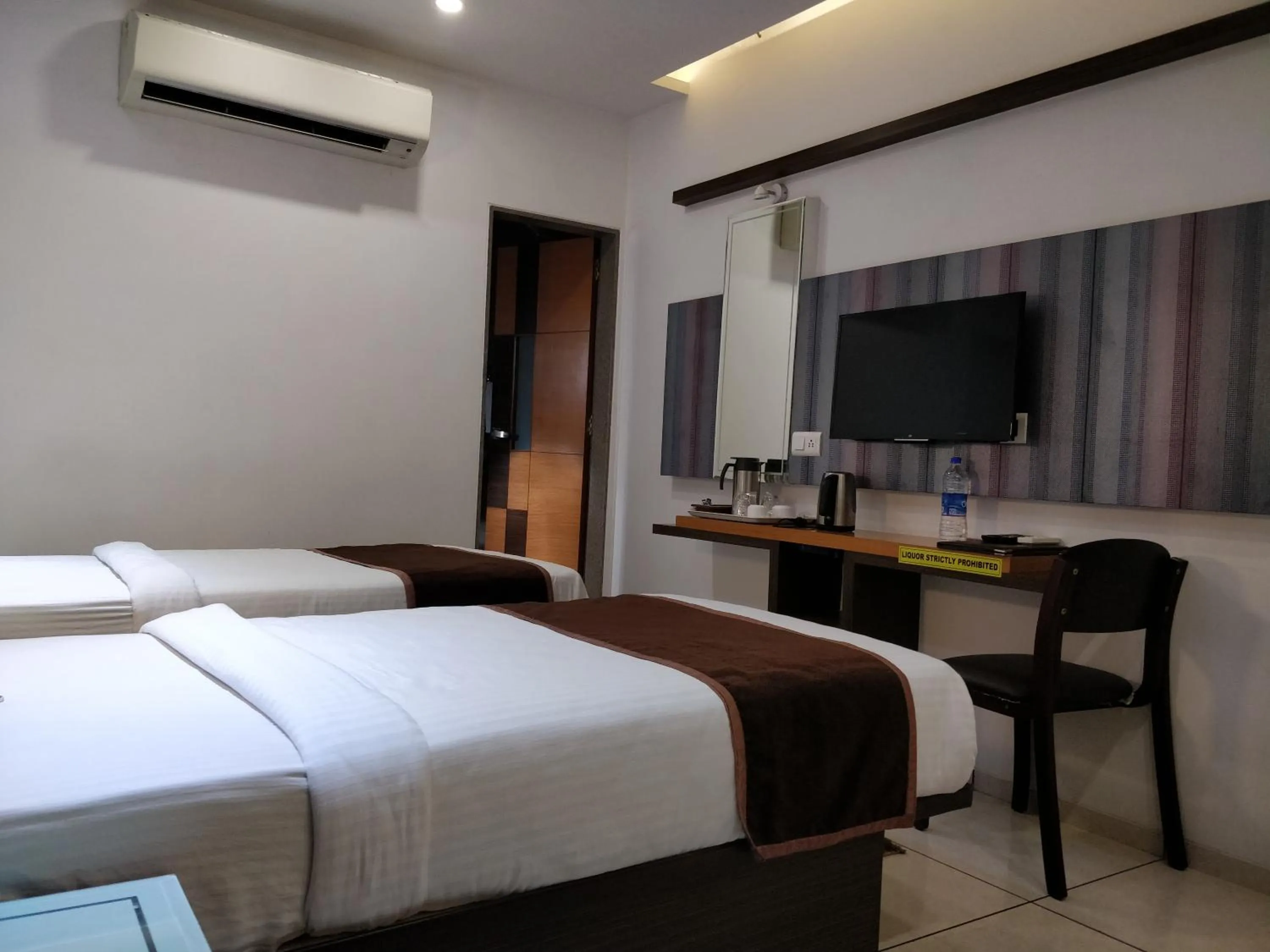 Bed in Hotel Royal Shelter