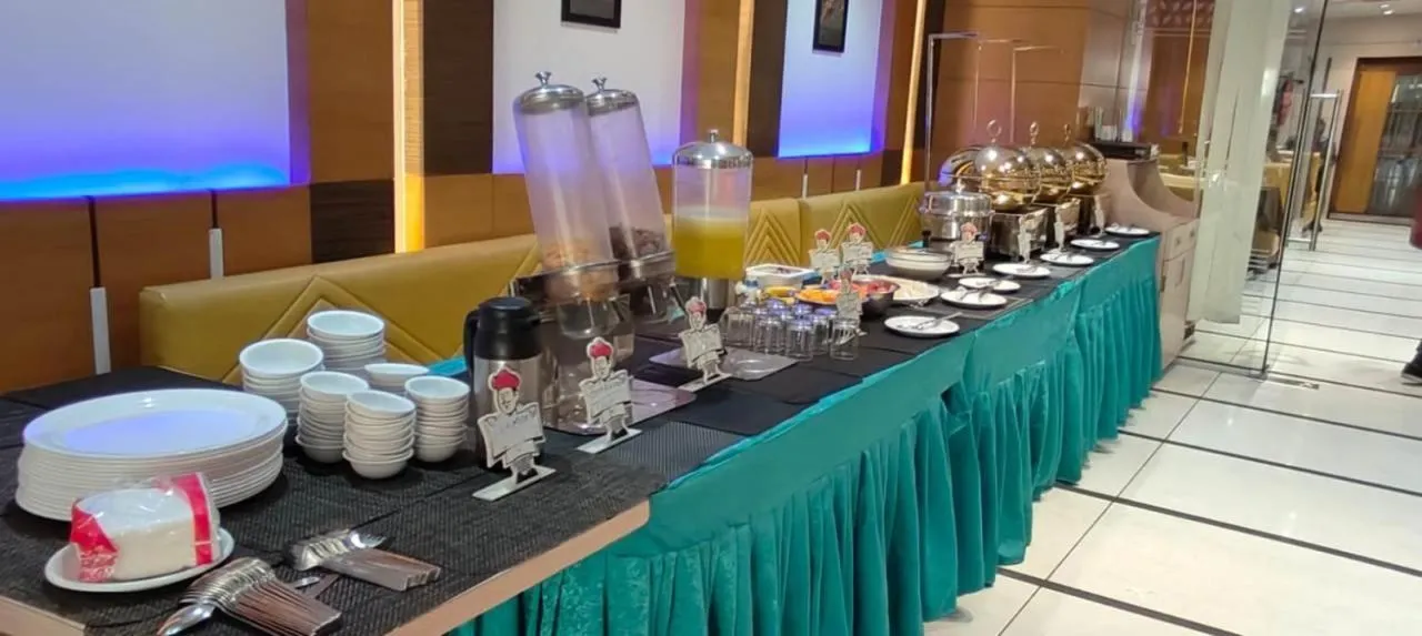 Restaurant/places to eat in Hotel Royal Shelter