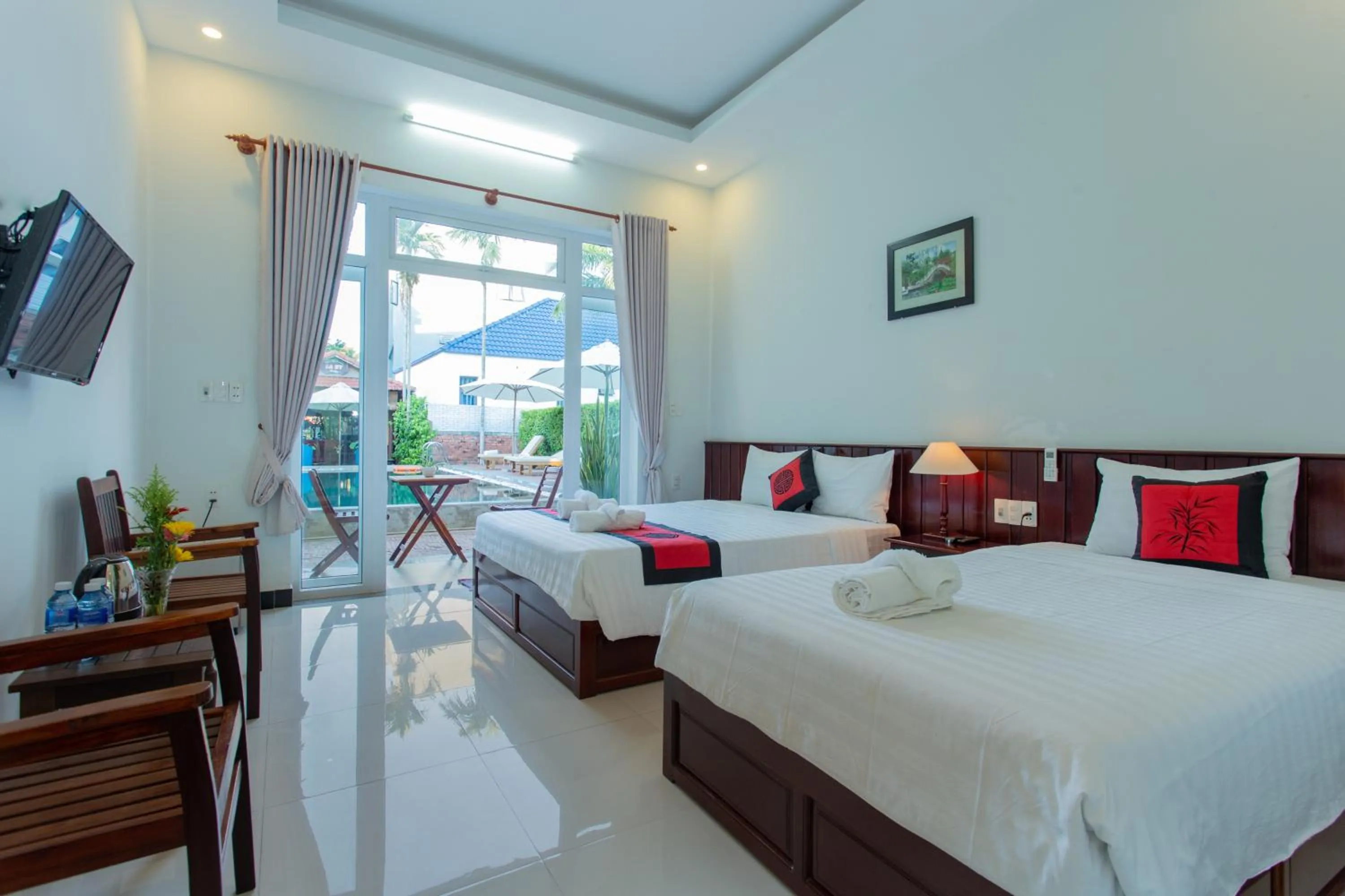 Swimming pool, Bed in La Uy Villa