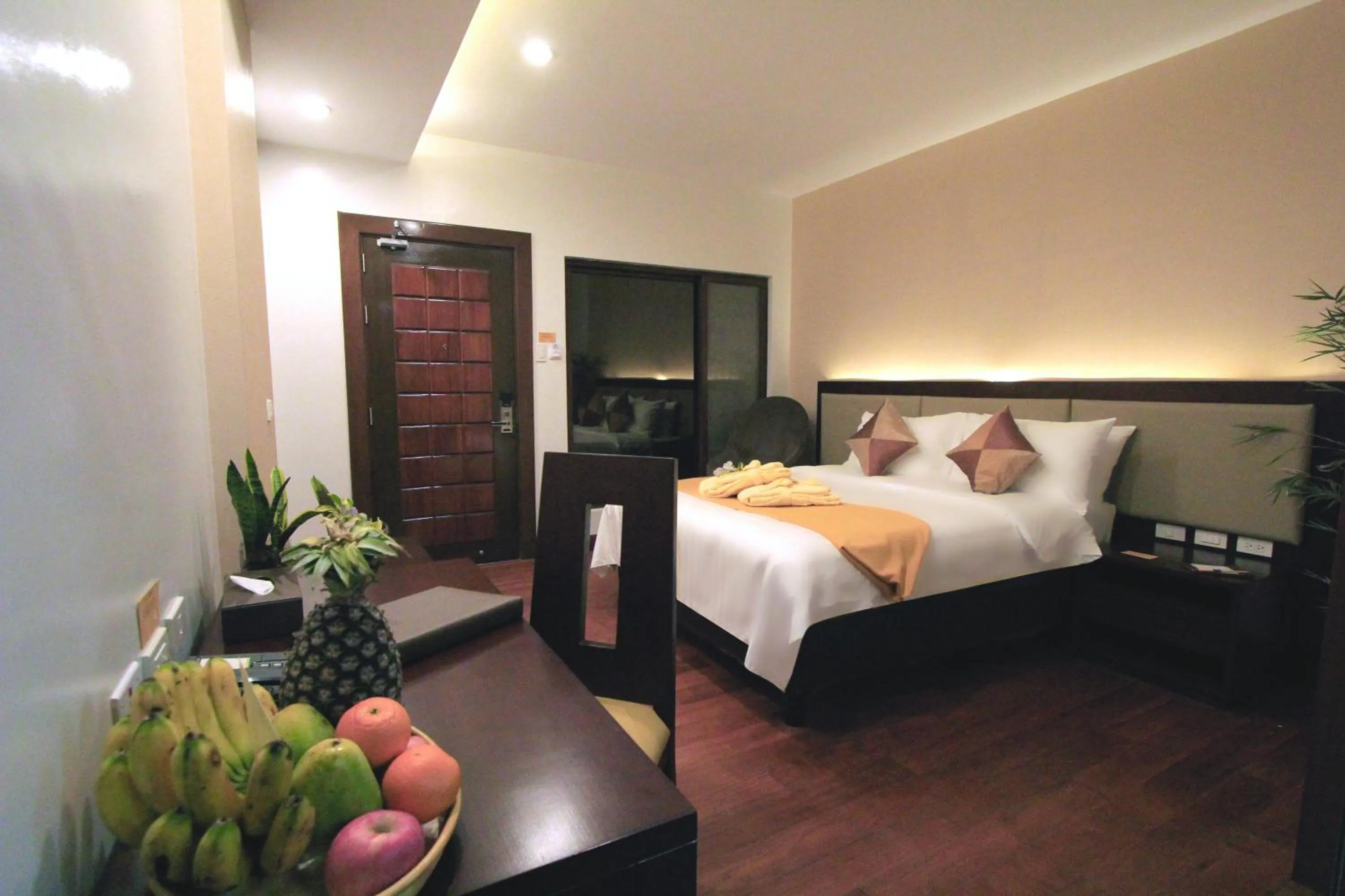 Photo of the whole room, Bed in Coron Soleil Garden Resort