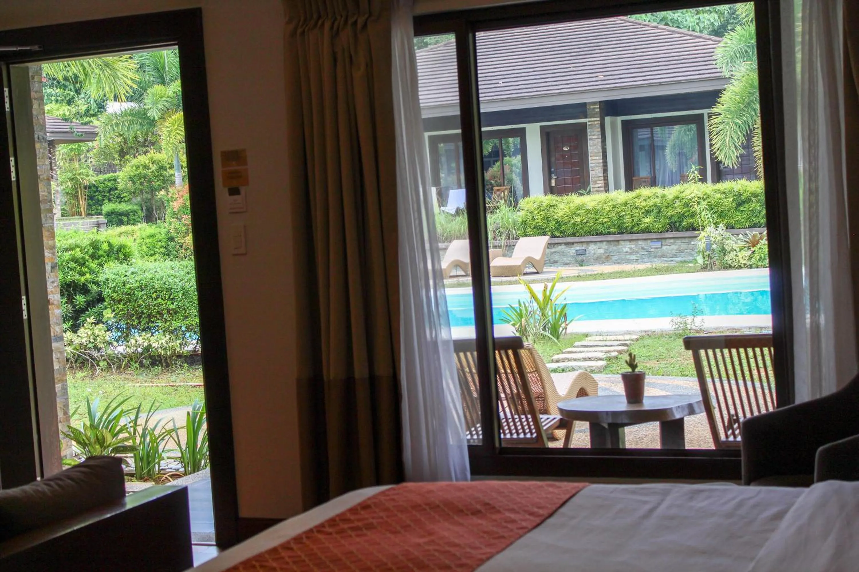 Pool view, Bed in Coron Soleil Garden Resort