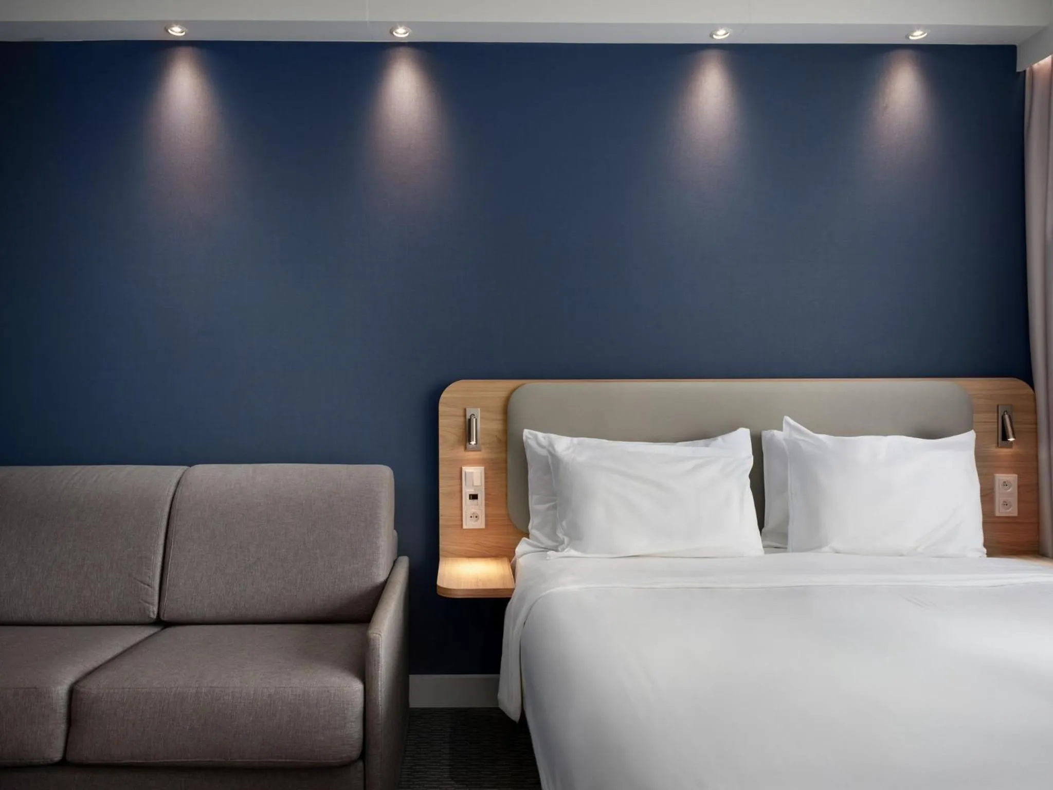 Photo of the whole room, Bed in Holiday Inn Express Hasselt by IHG