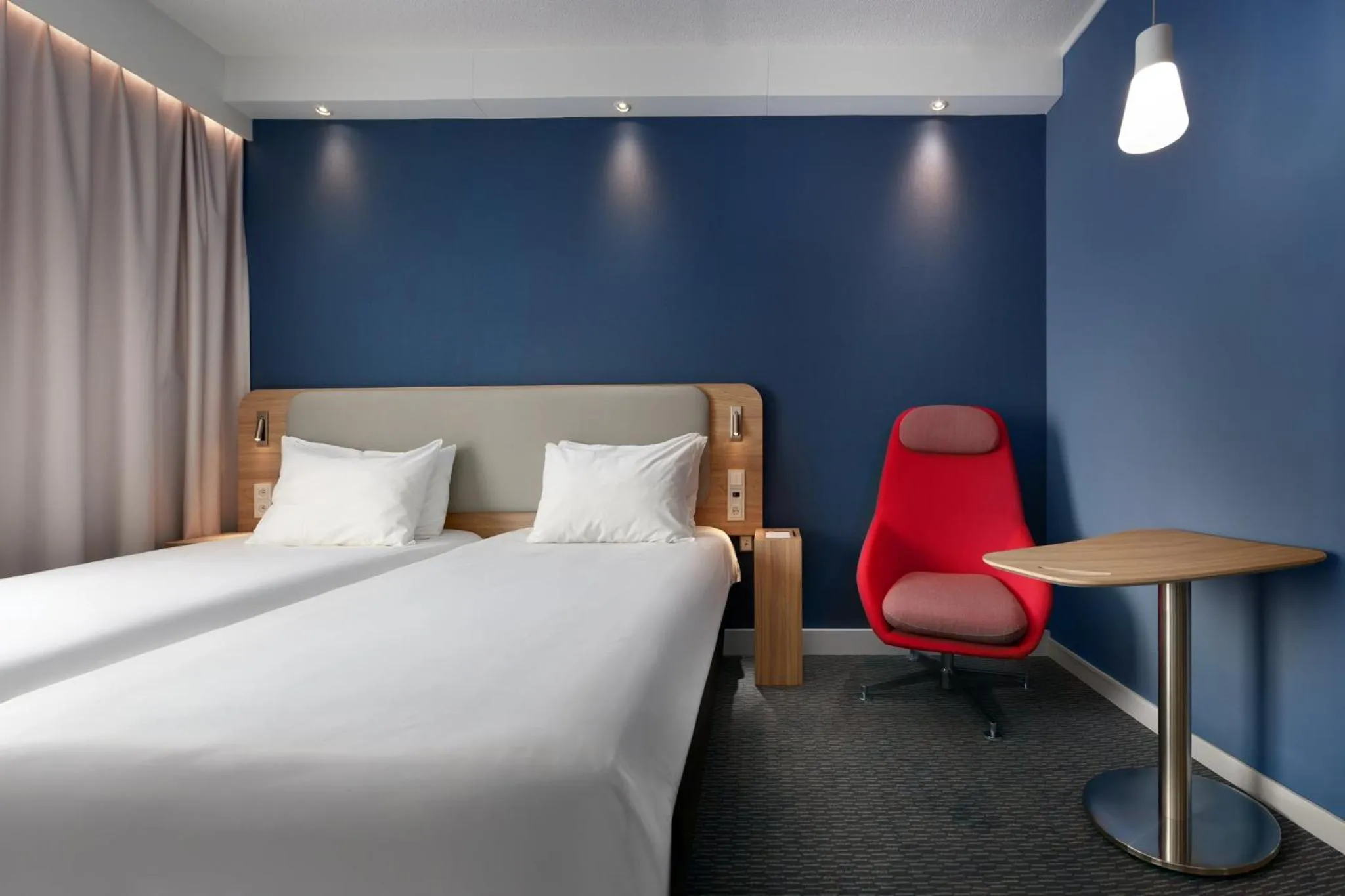 Photo of the whole room, Bed in Holiday Inn Express Hasselt by IHG