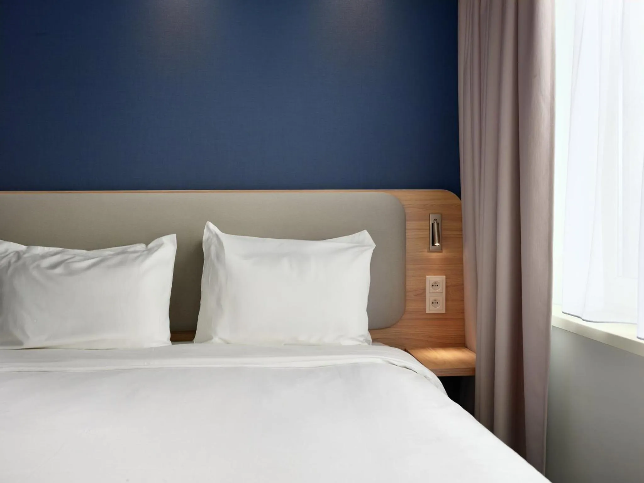 Photo of the whole room, Bed in Holiday Inn Express Hasselt by IHG