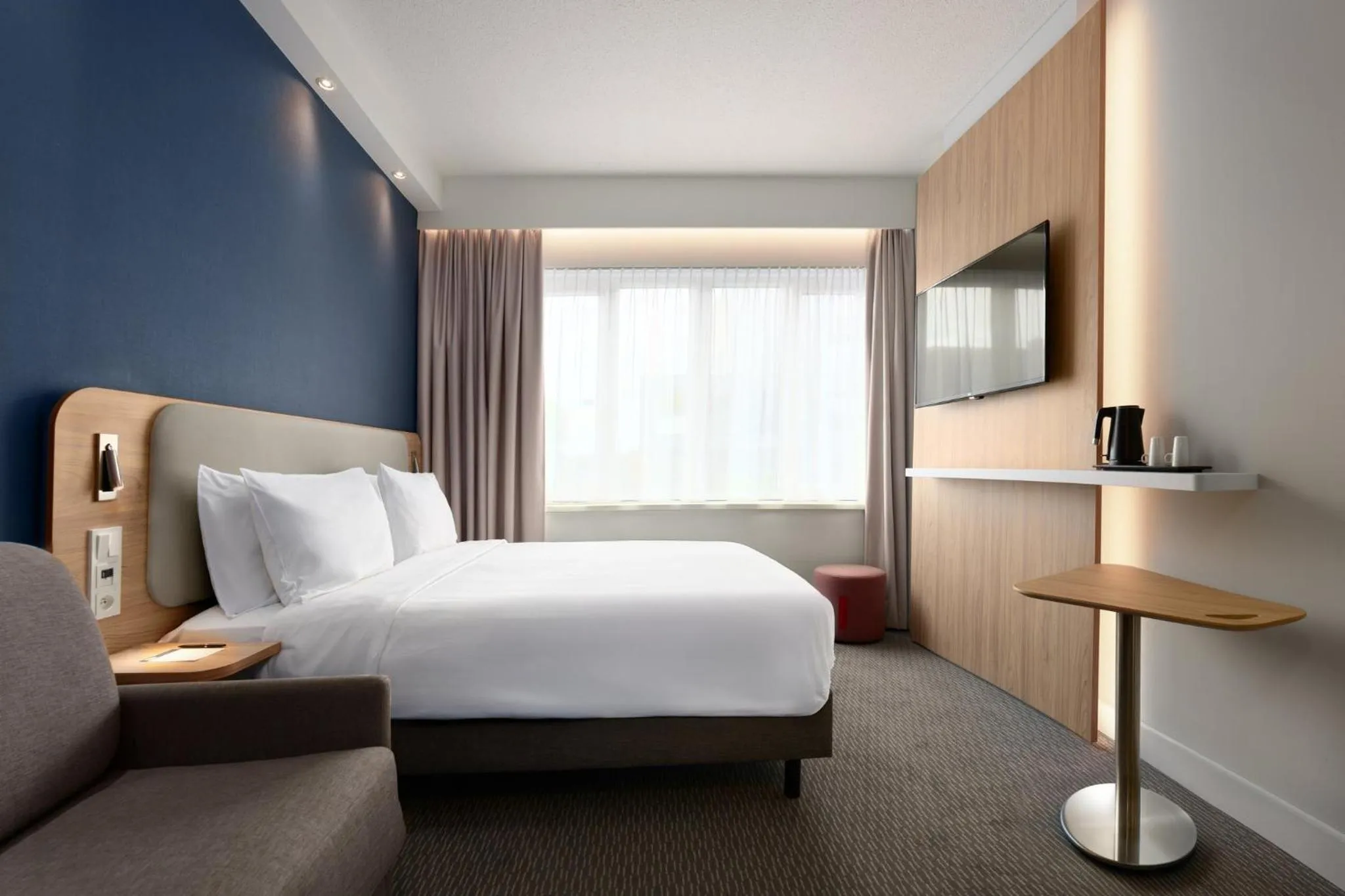 Photo of the whole room, Bed in Holiday Inn Express Hasselt by IHG
