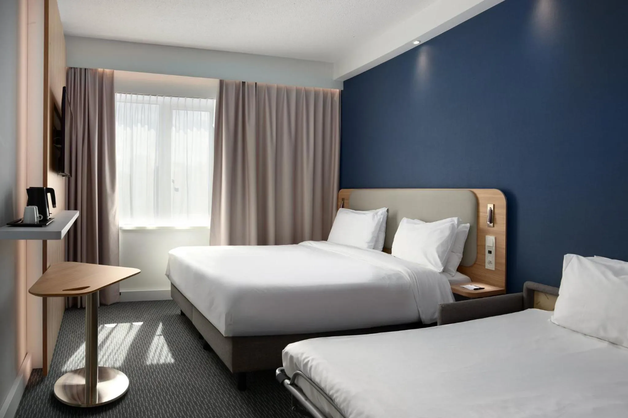 Photo of the whole room, Bed in Holiday Inn Express Hasselt by IHG