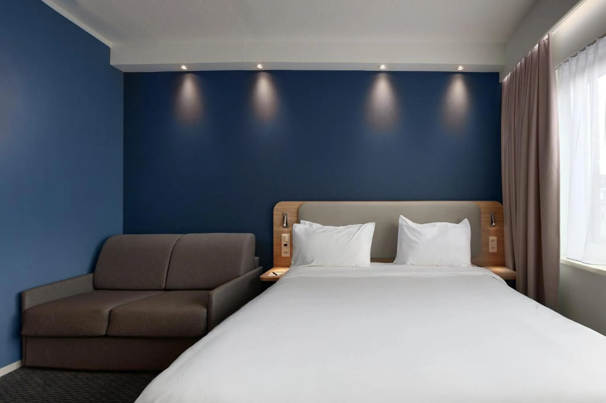 Photo of the whole room, Bed in Holiday Inn Express Hasselt by IHG