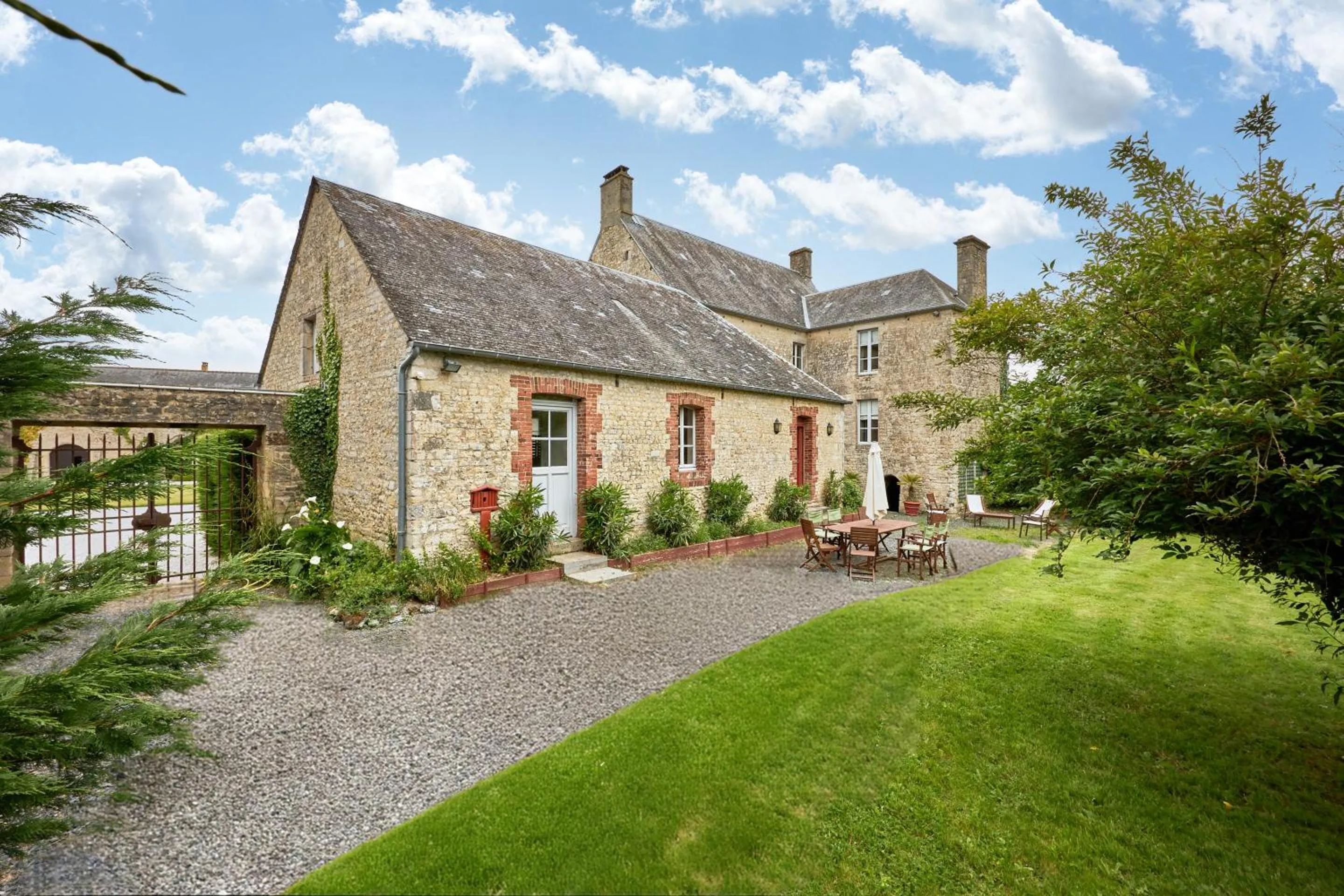 Property building in MANOIR du QUESNAY