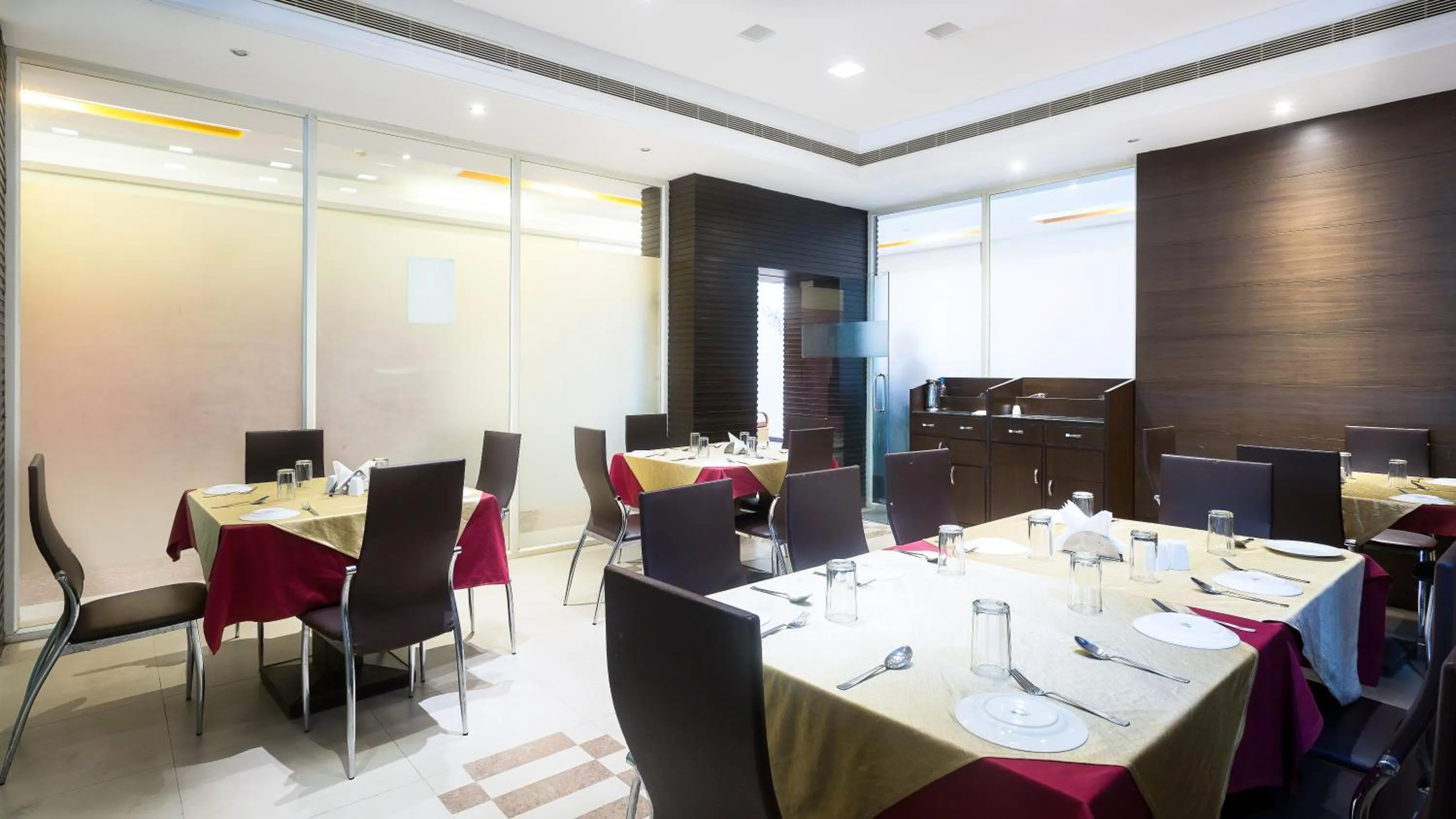 Restaurant/places to eat in Treebo Fort Club