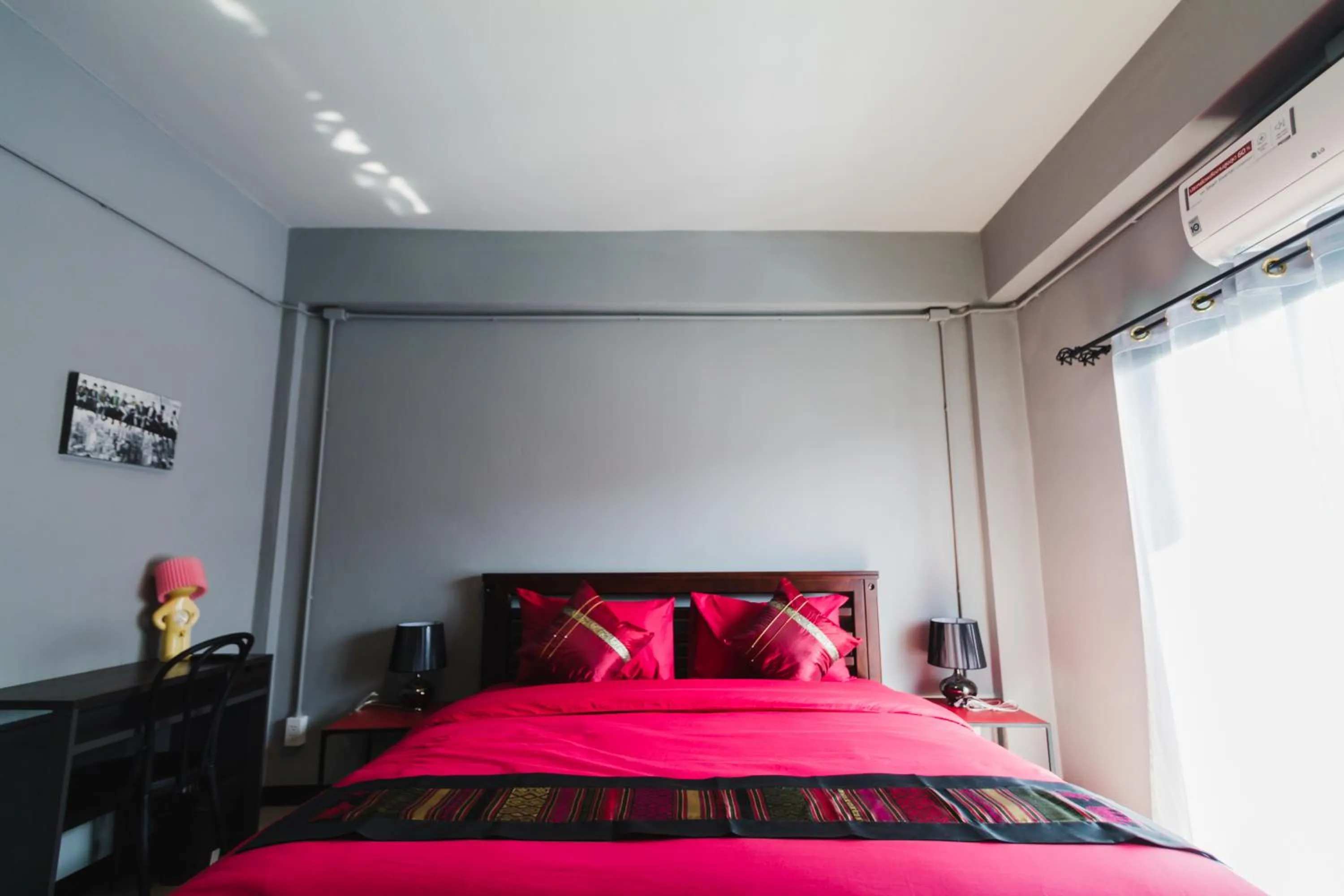 Bedroom, Bed in Chez Pom