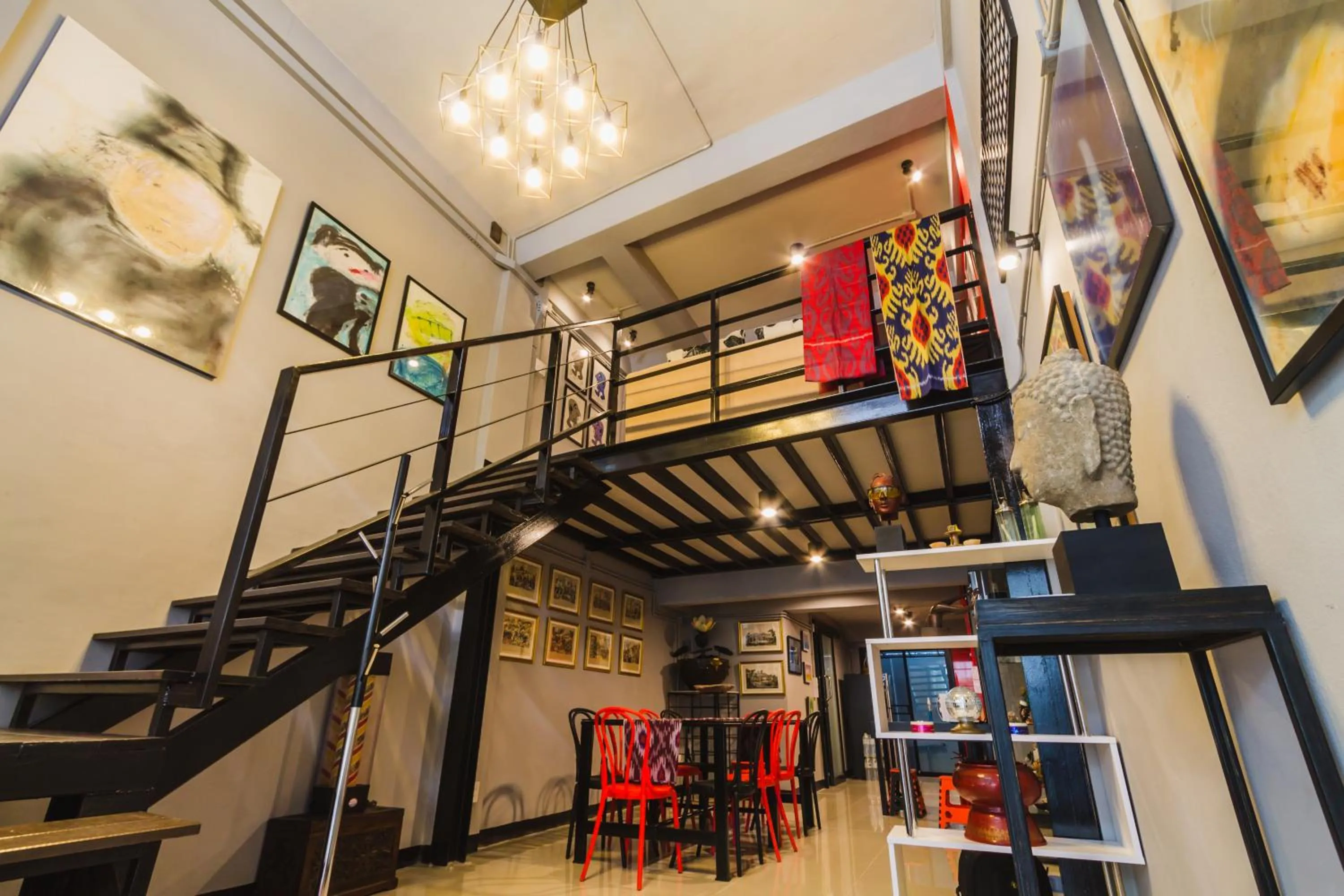 Dining area in Chez Pom
