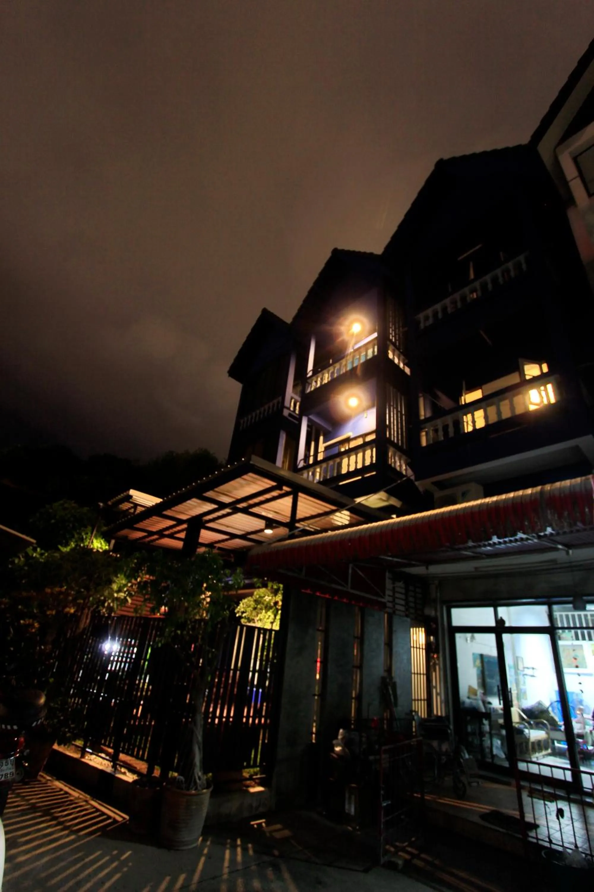 Facade/entrance in Chez Pom