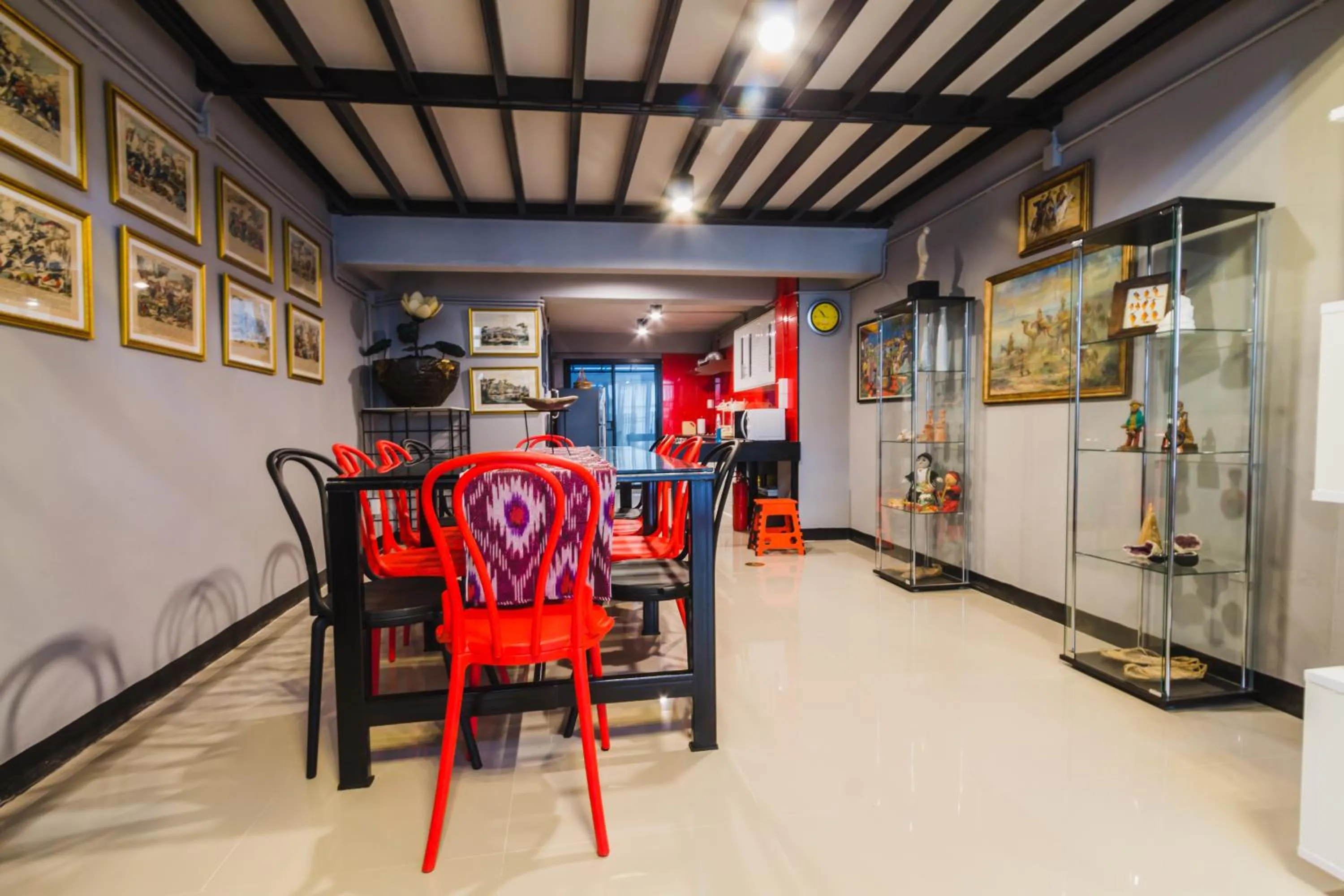 Dining area in Chez Pom