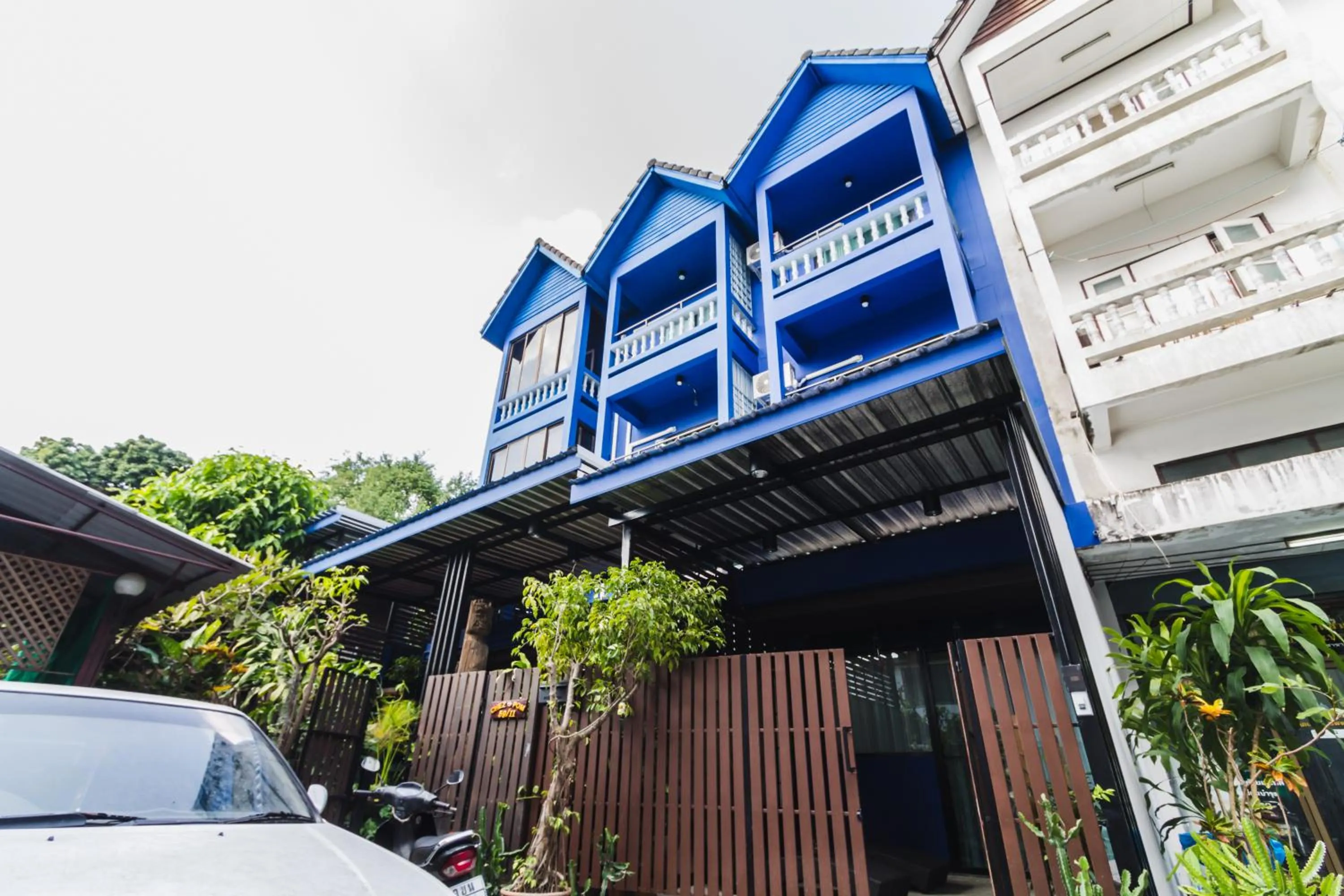 Facade/entrance in Chez Pom