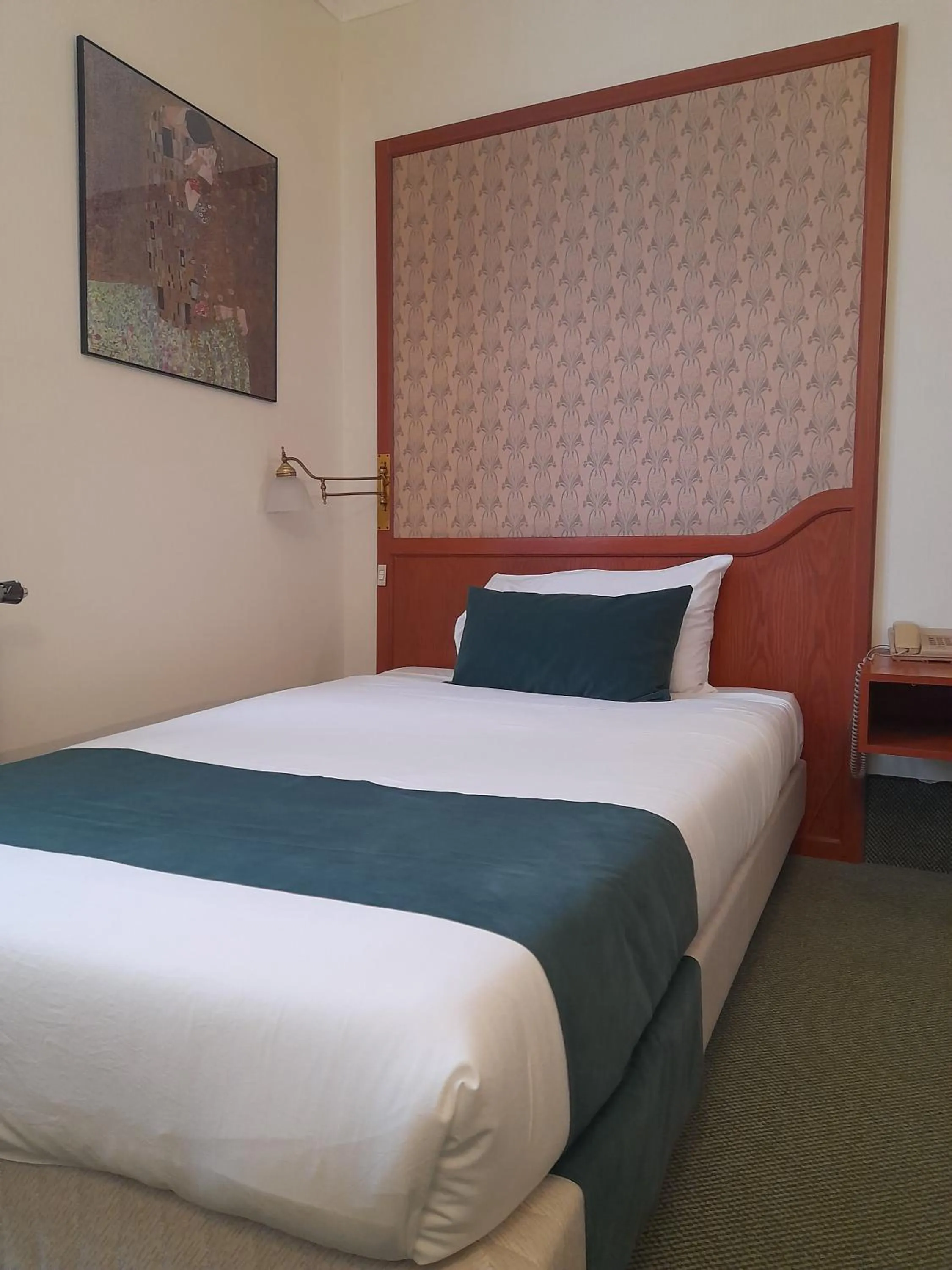 Property building, Bed in Hotel Le Dome