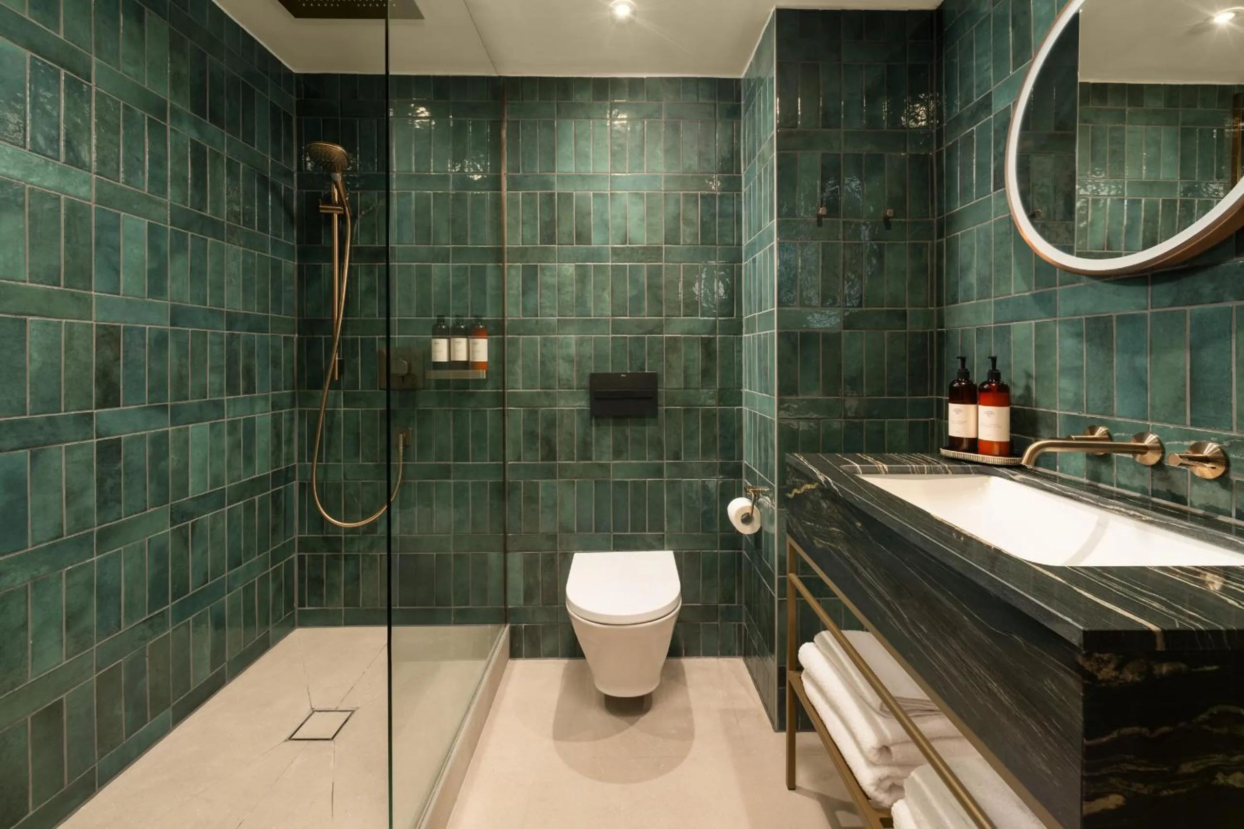 Shower in Carlton George Hotel