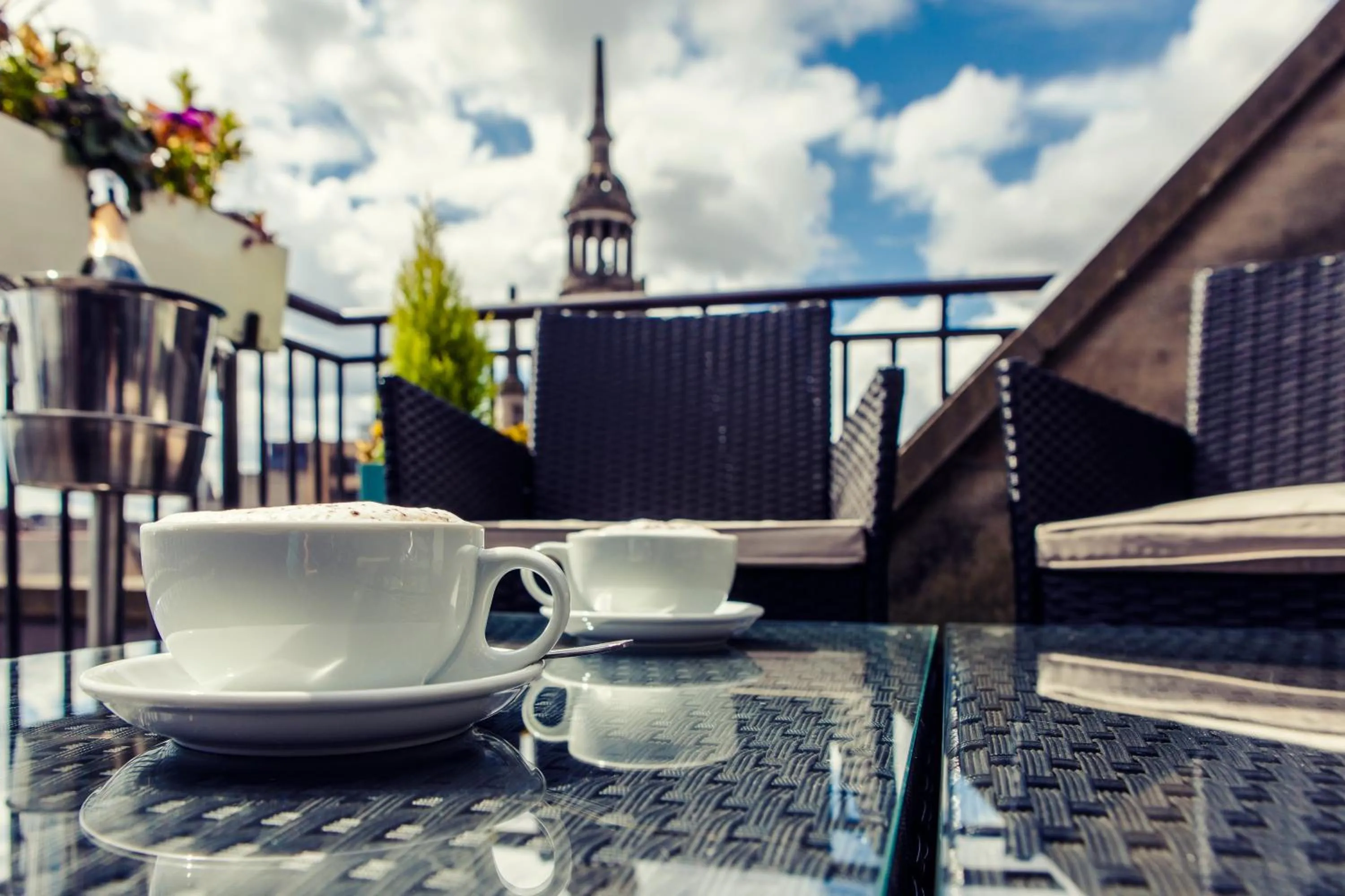 Restaurant/places to eat in Carlton George Hotel