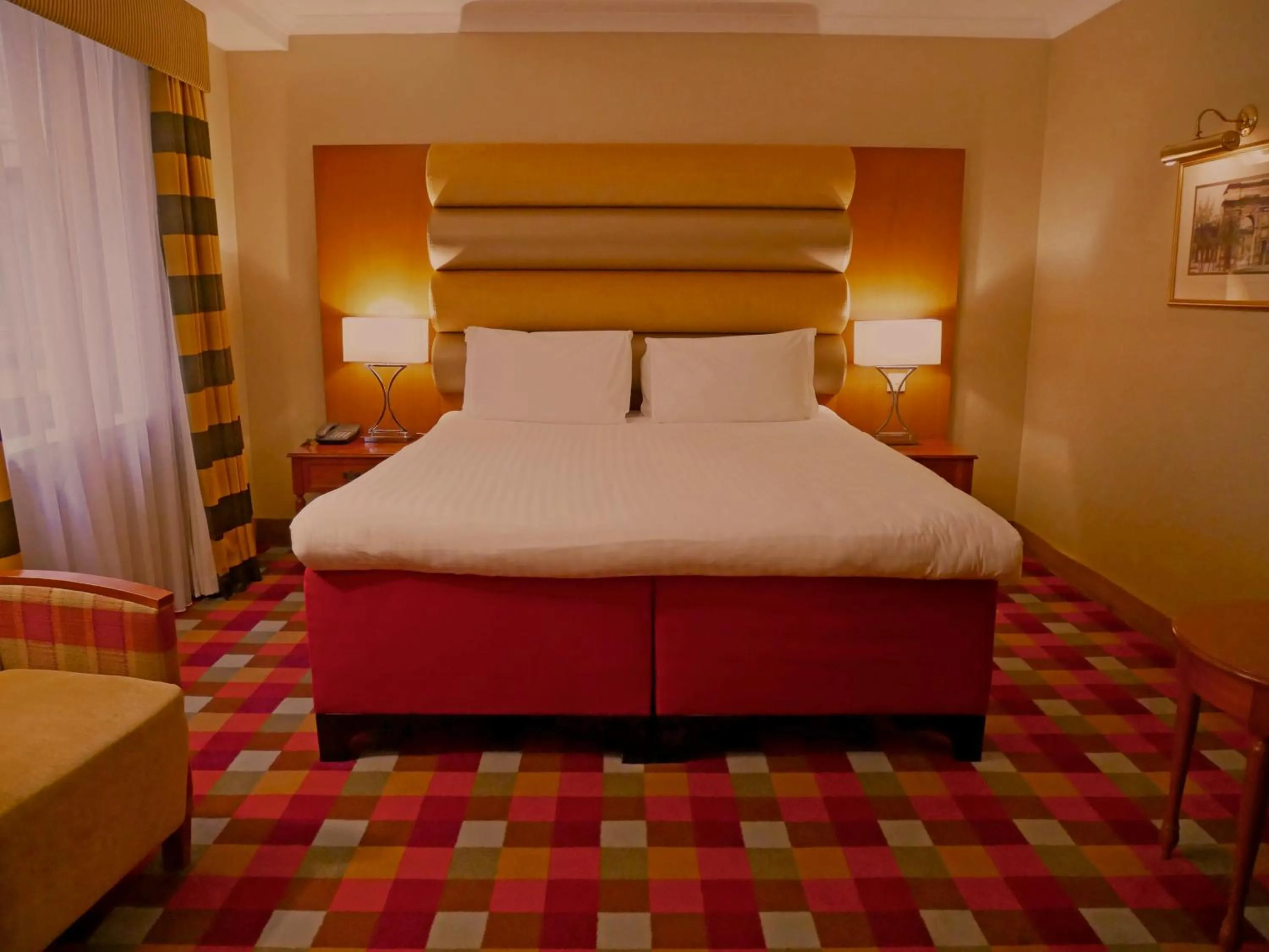 Bedroom, Bed in Carlton George Hotel