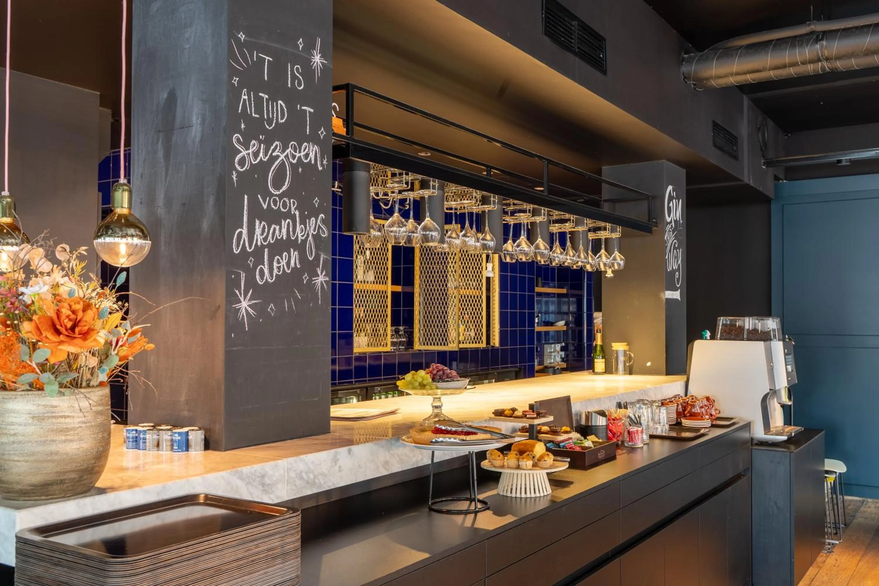 Coffee/tea facilities in YUP Hotel