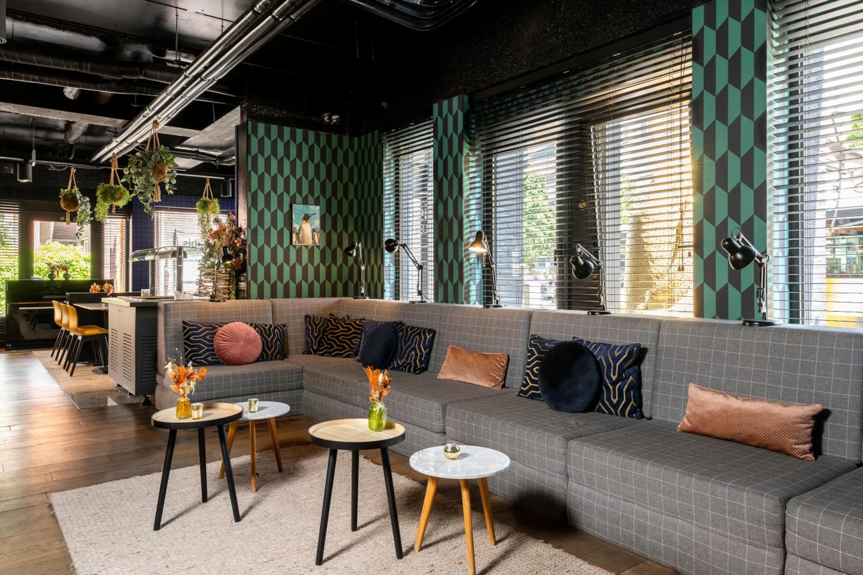 Lobby or reception in ibis Styles Hasselt City Centre