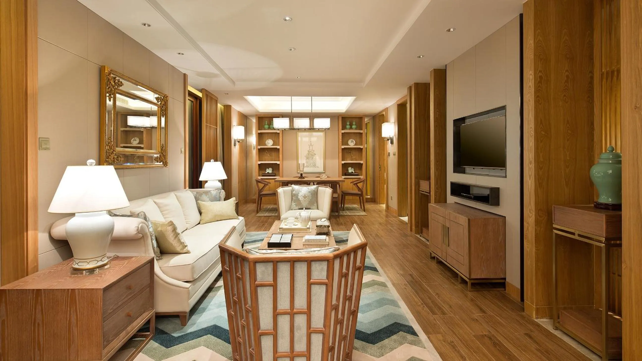 TV and multimedia in Wyndham Grand Plaza Royale Wenchang