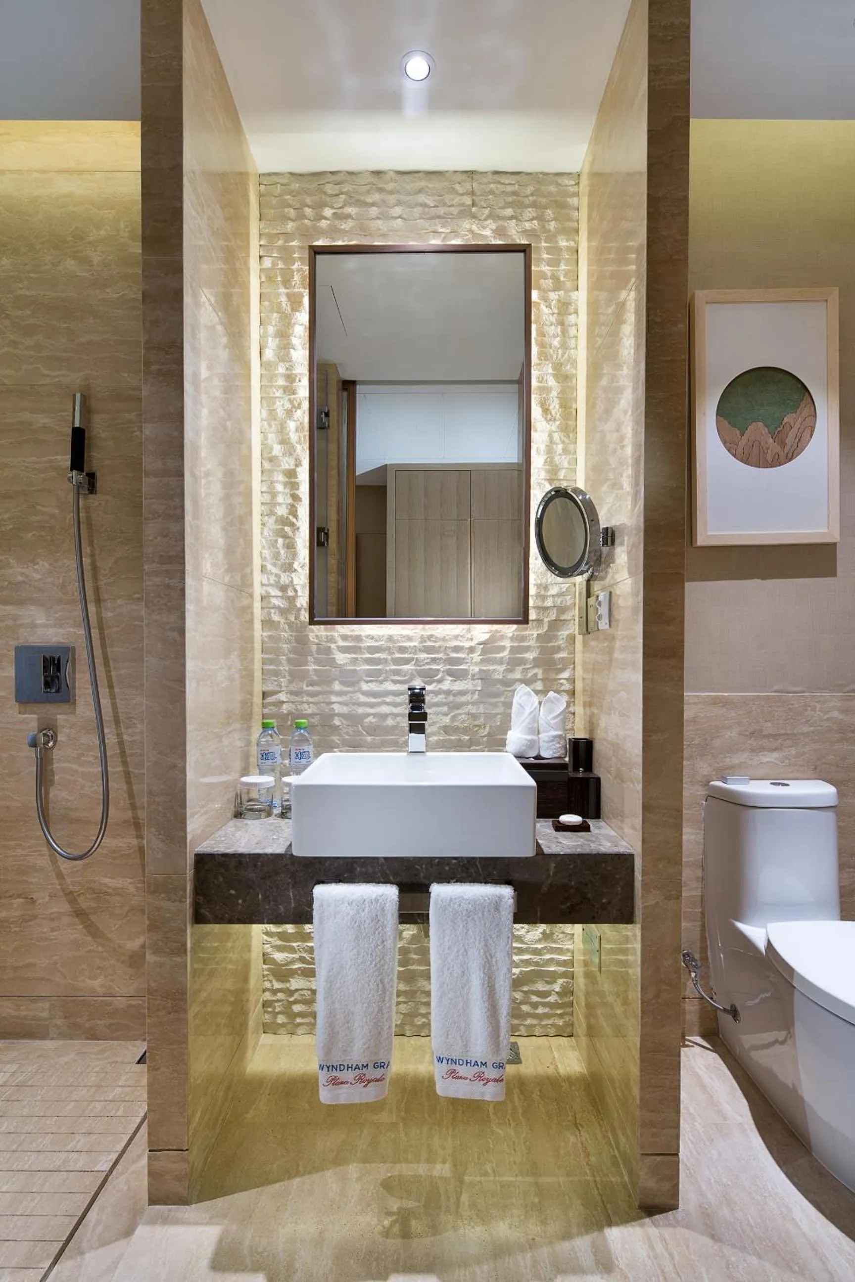 Shower in Wyndham Grand Plaza Royale Wenchang