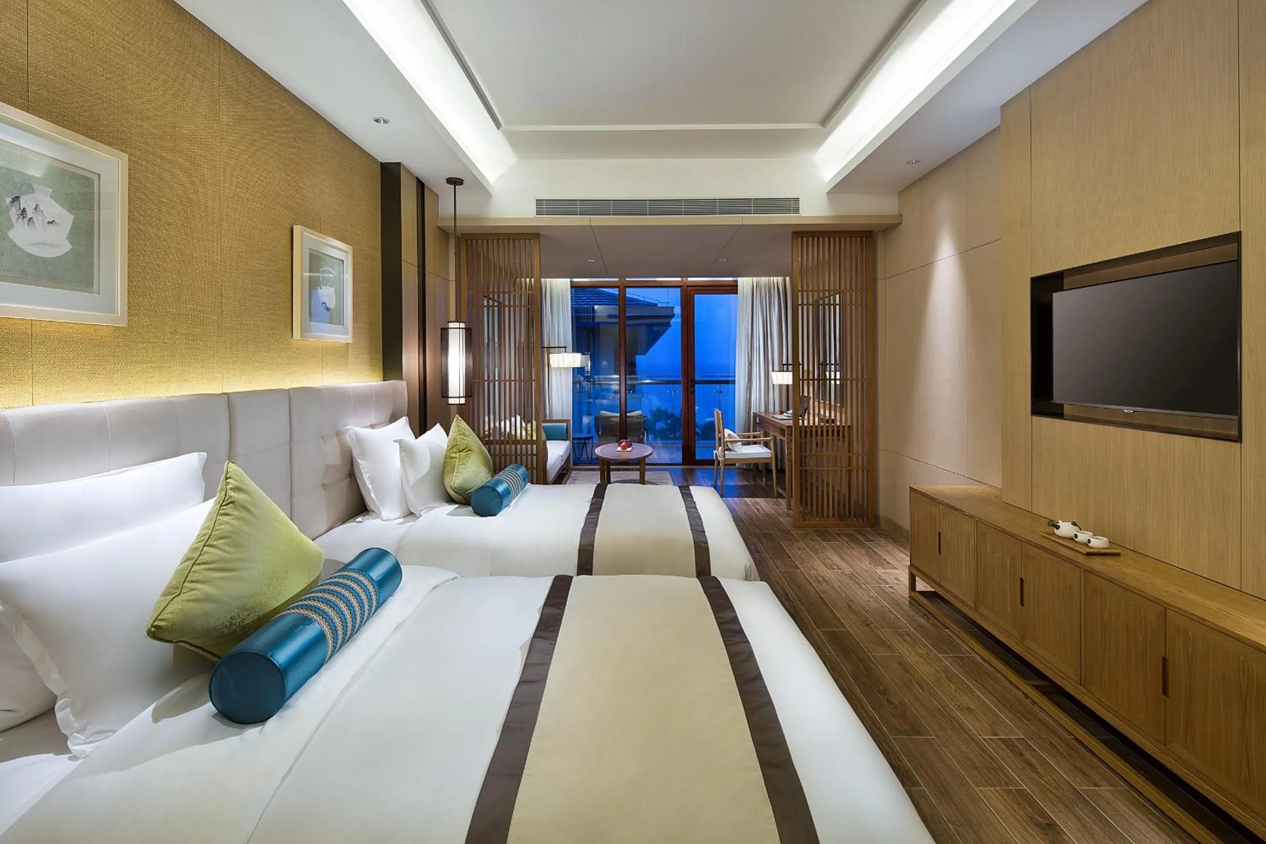 TV and multimedia in Wyndham Grand Plaza Royale Wenchang