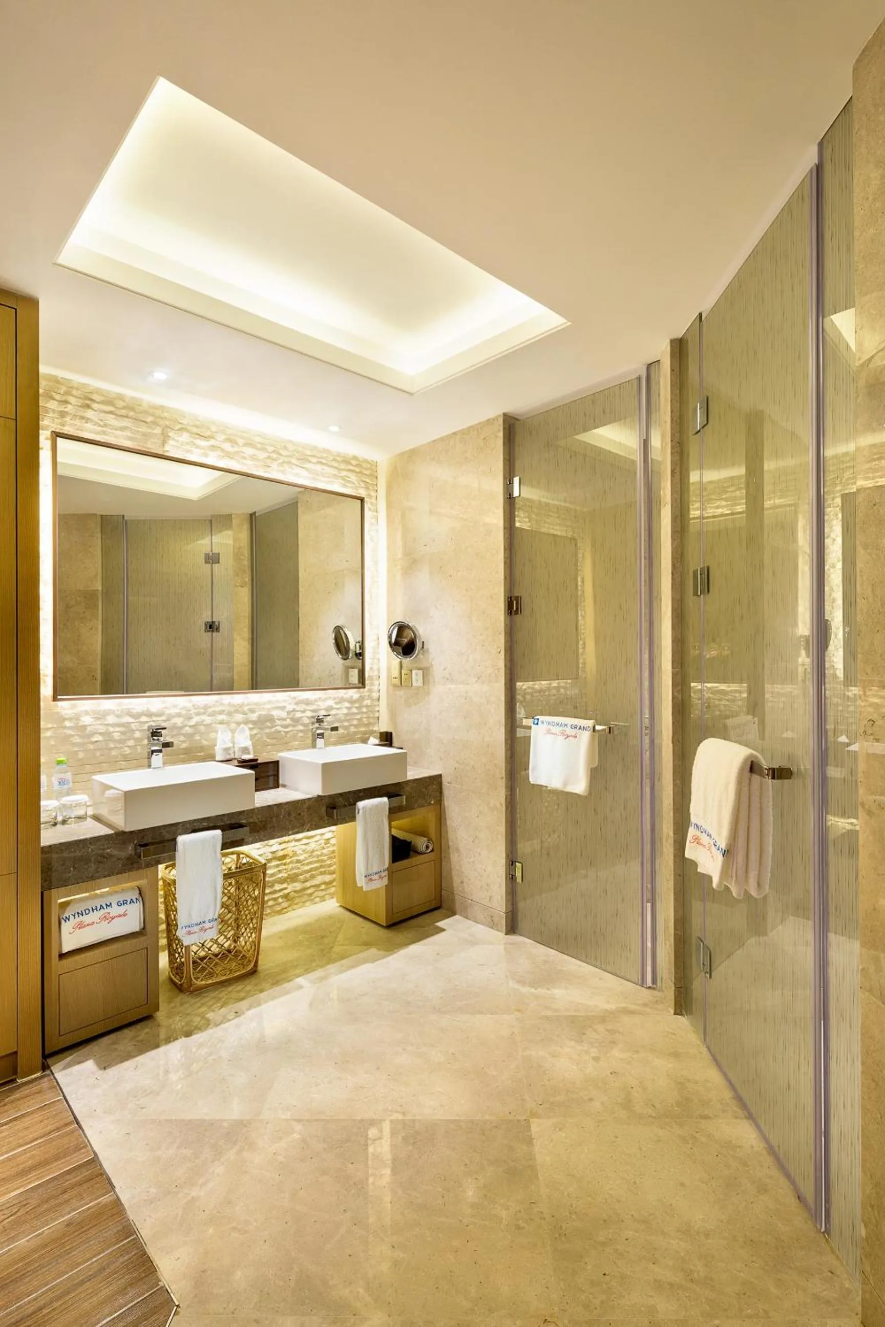 Shower in Wyndham Grand Plaza Royale Wenchang