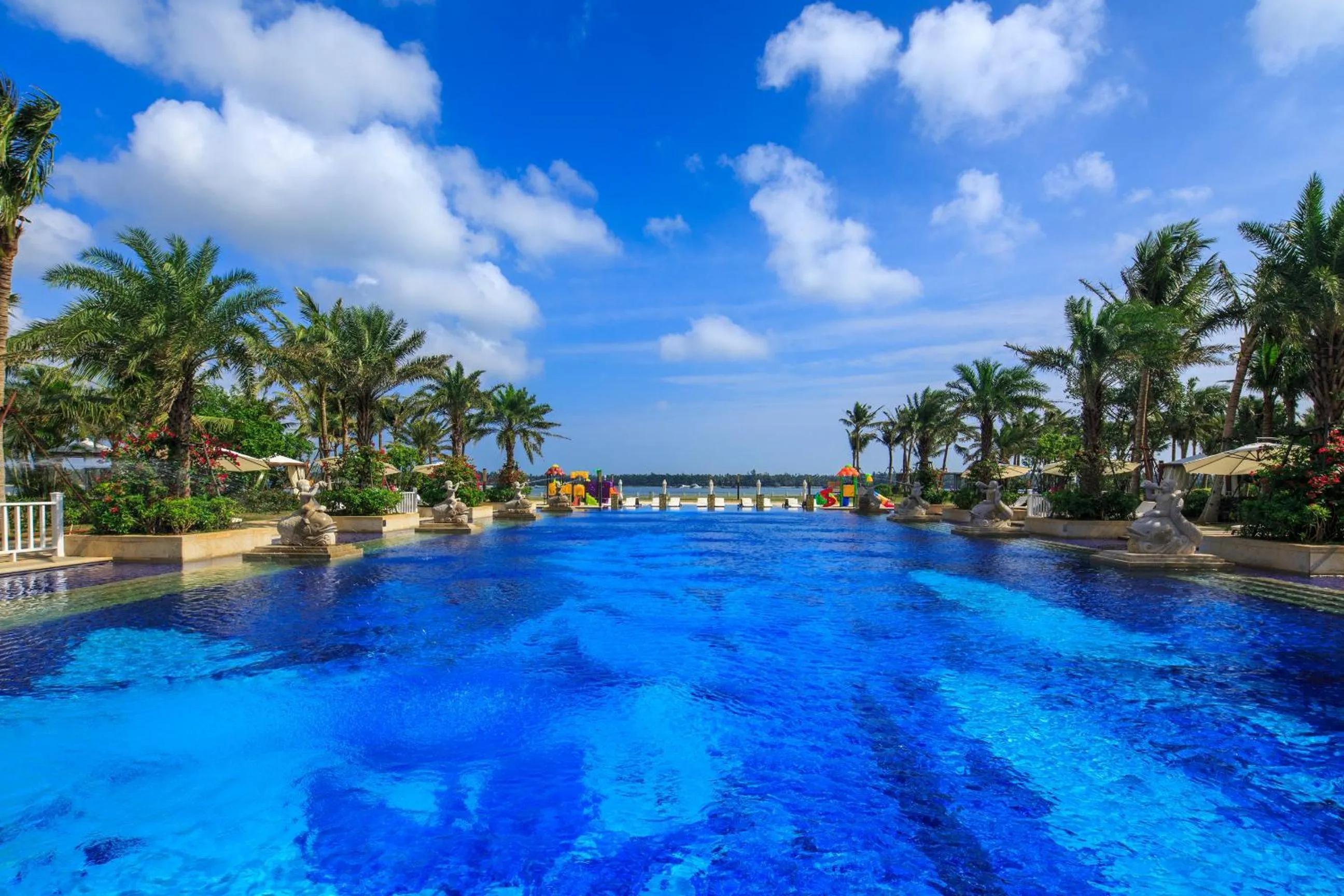 Day in Wyndham Grand Plaza Royale Wenchang