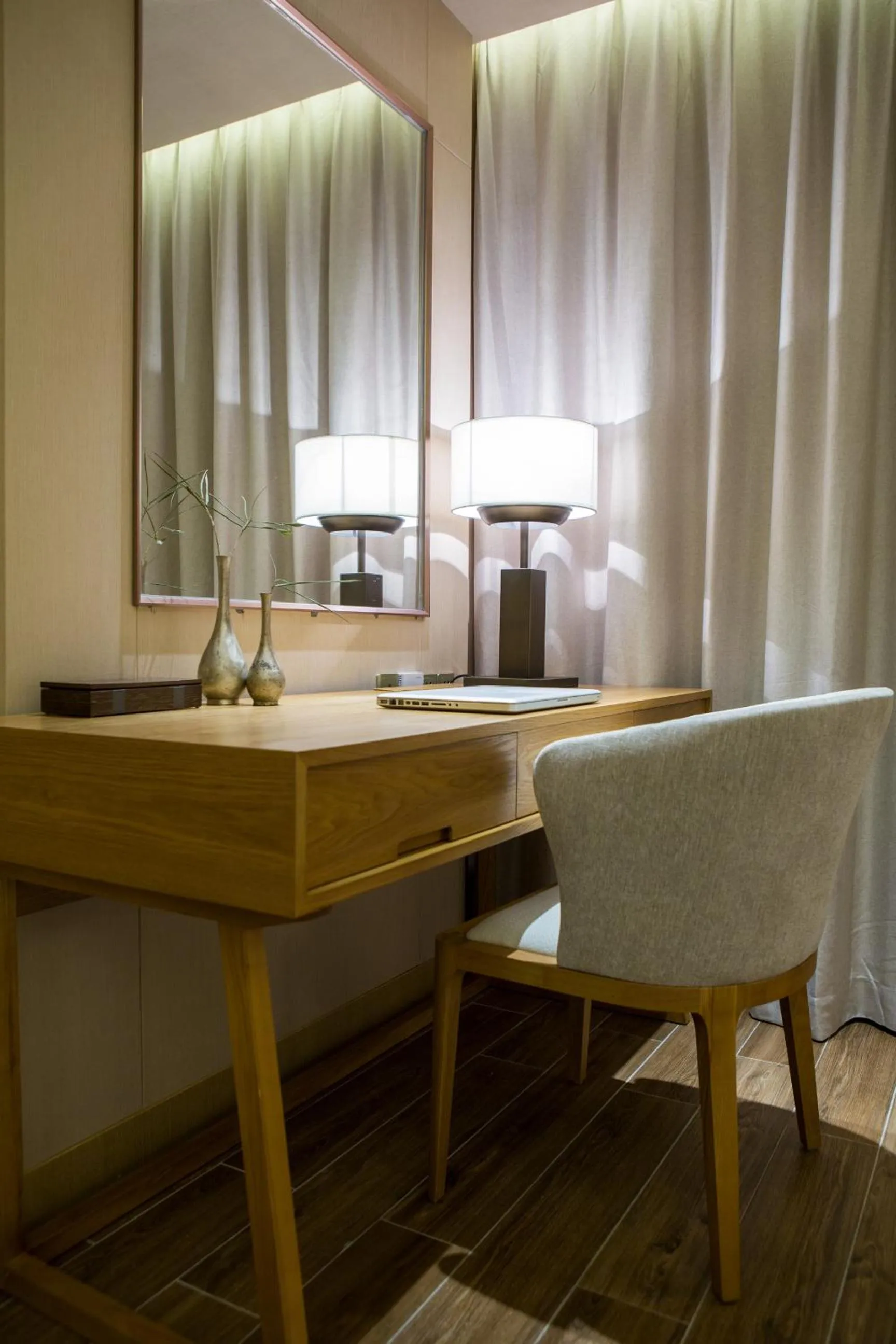 Seating area in Wyndham Grand Plaza Royale Wenchang