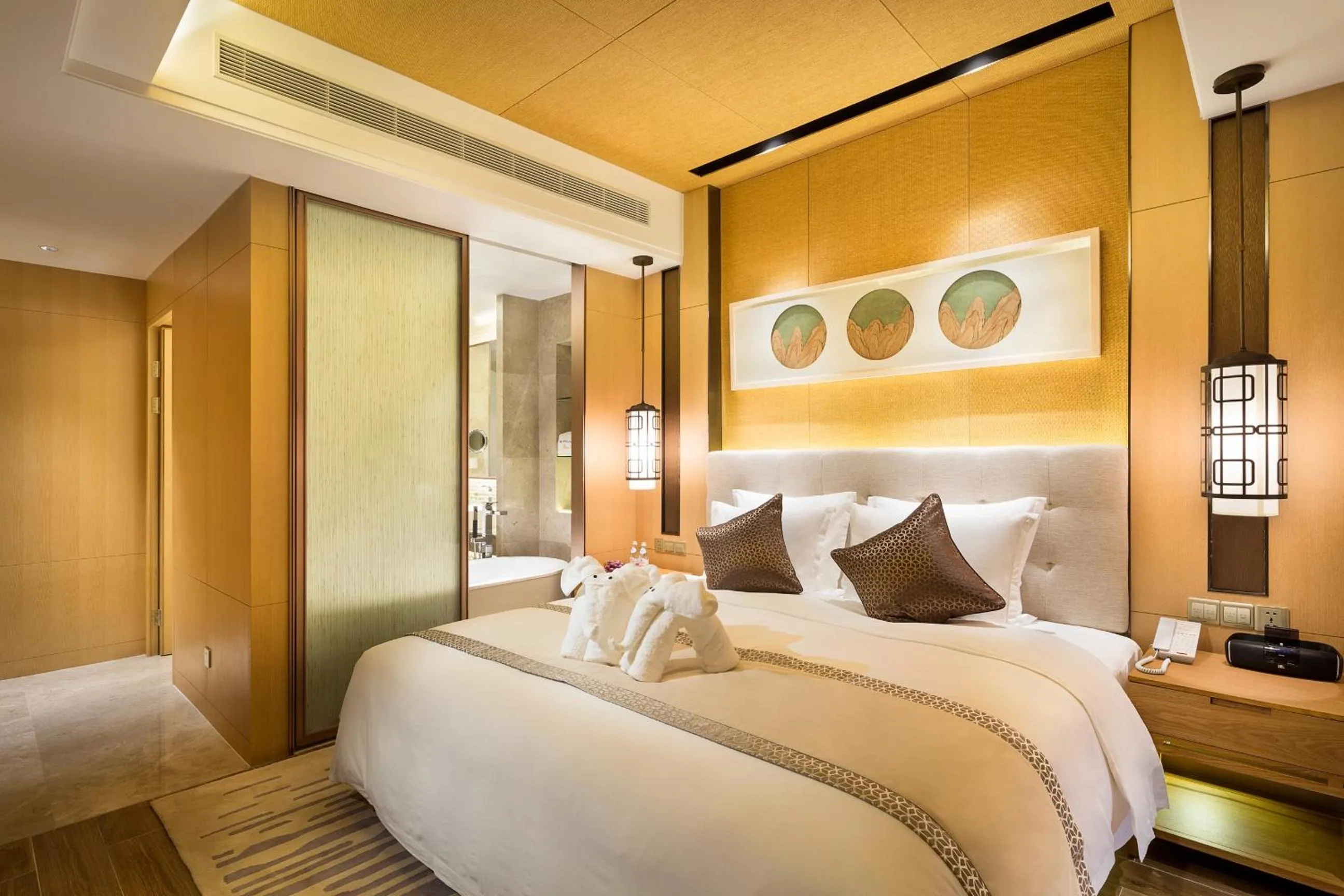 Bed in Wyndham Grand Plaza Royale Wenchang