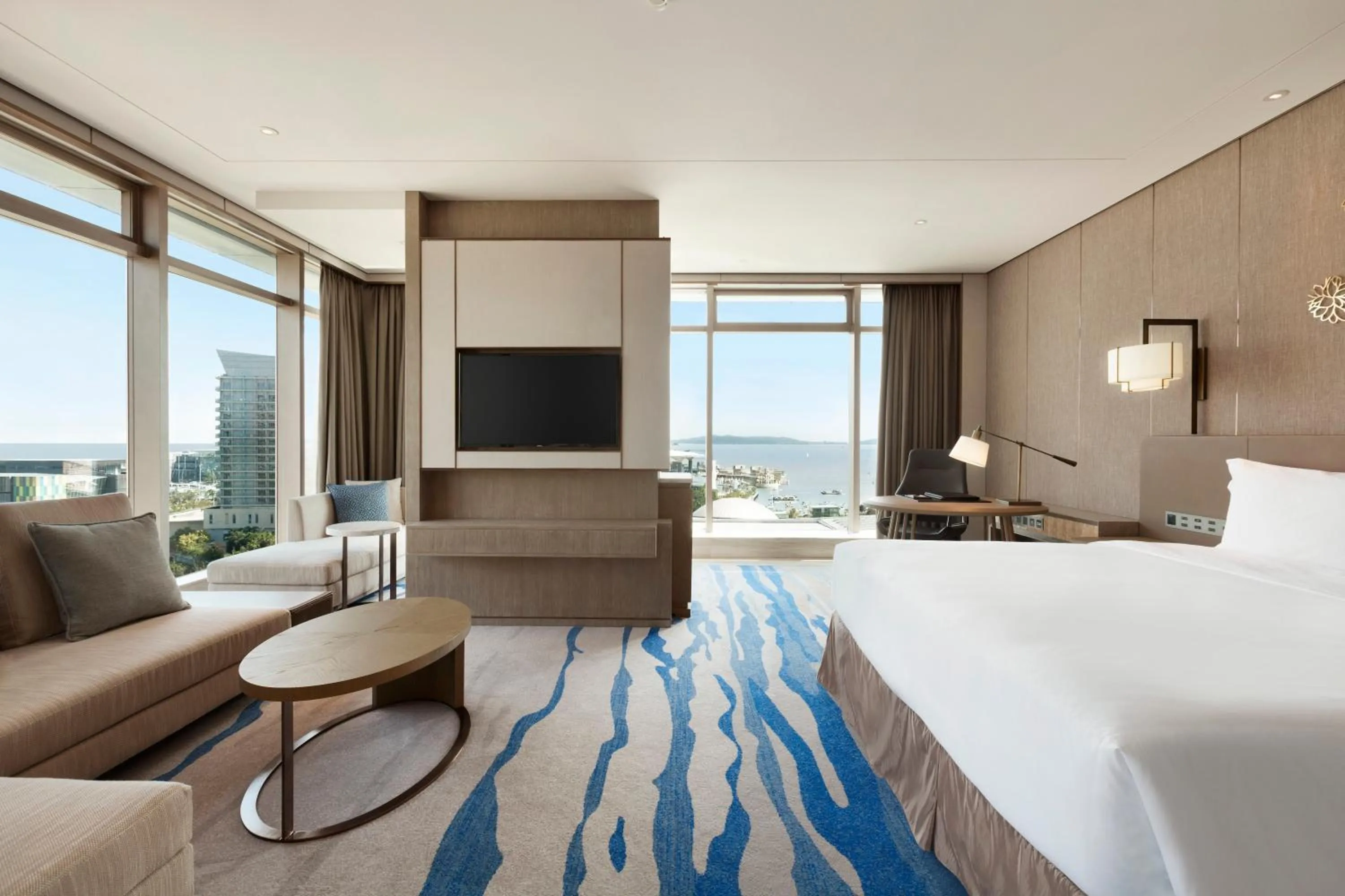 Photo of the whole room, Bed in InterContinental Xiamen by IHG