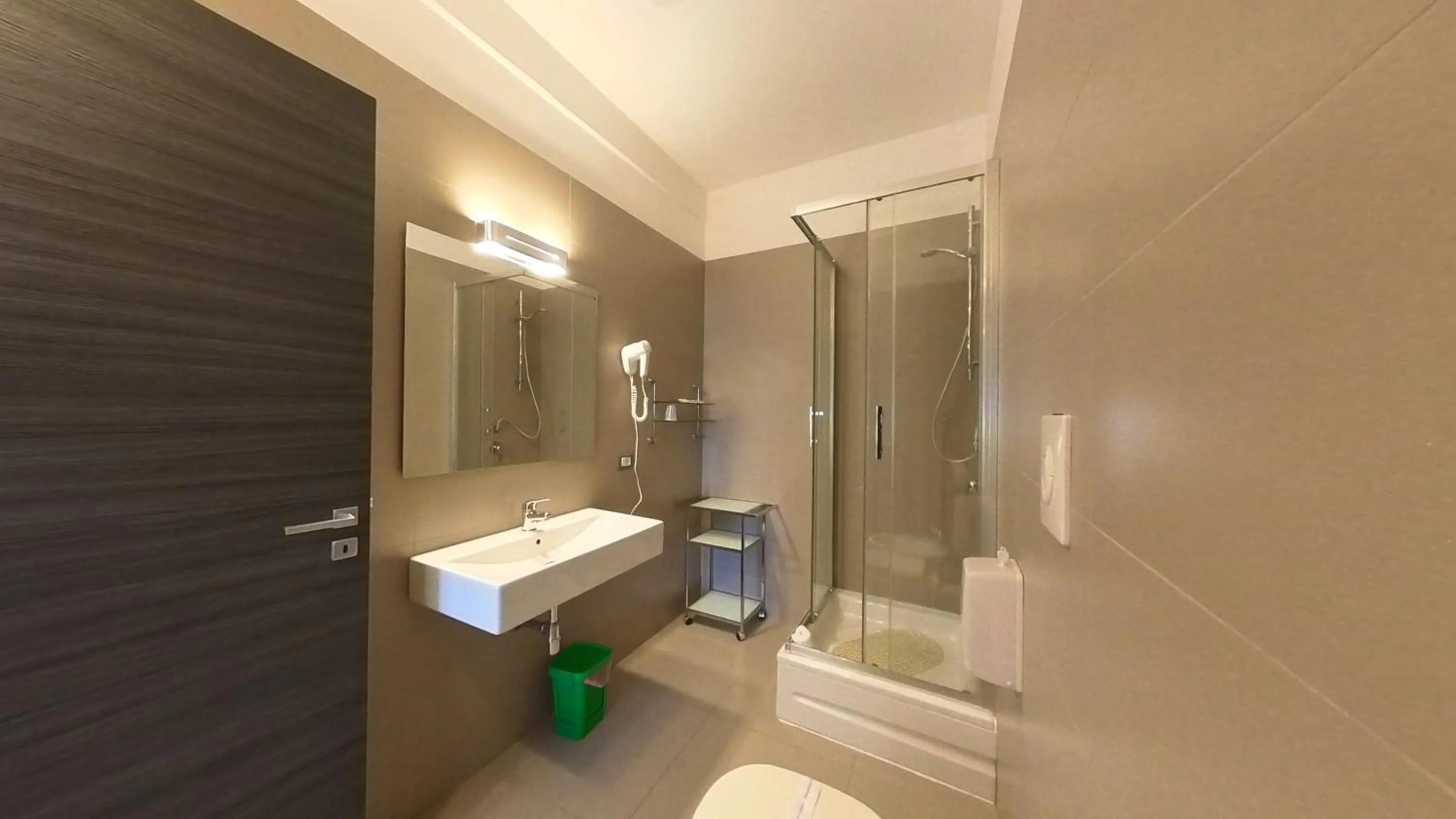 Shower in San Cataldo Hotel