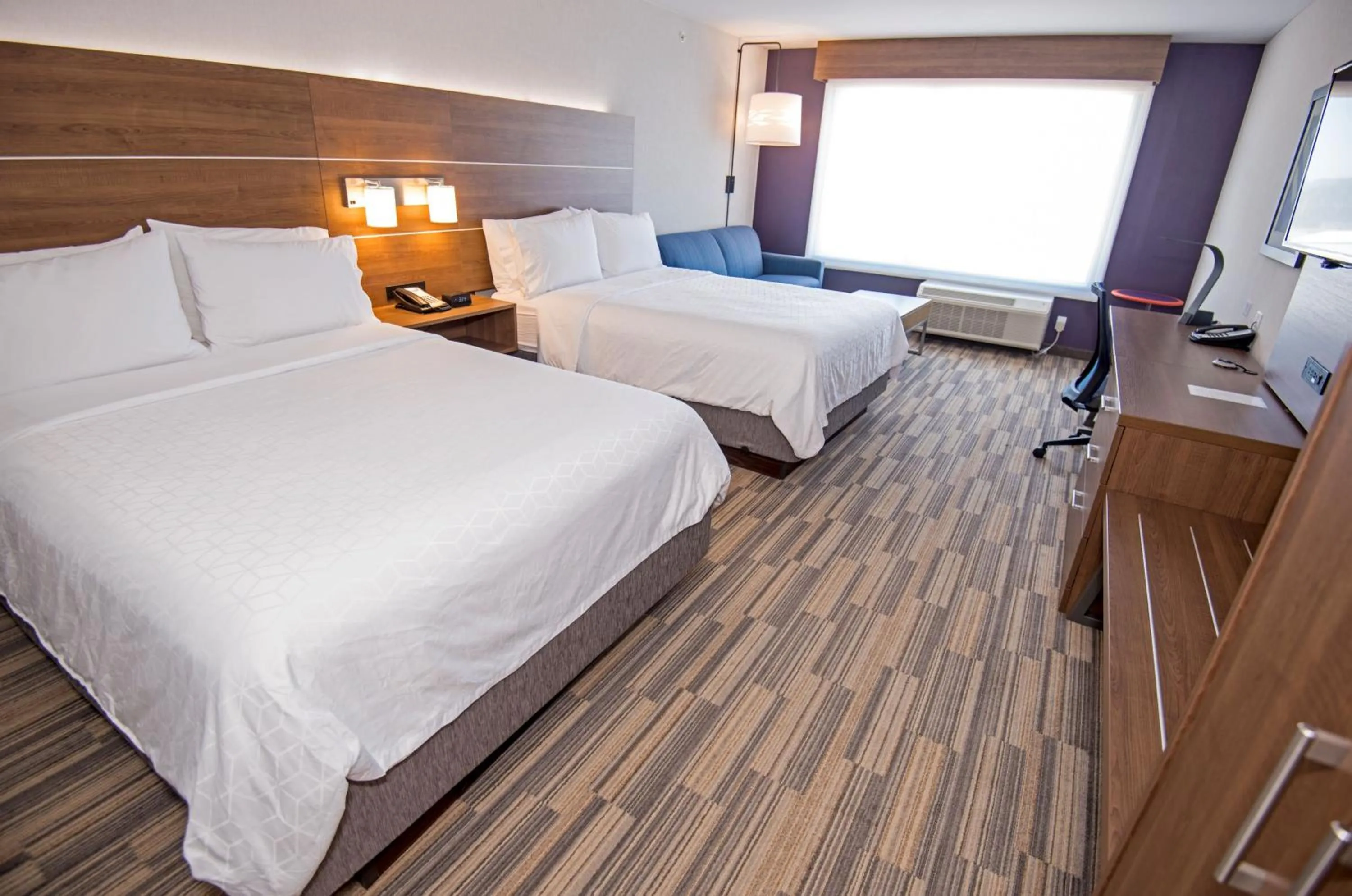Photo of the whole room, Bed in Holiday Inn Express - Red Deer North by IHG
