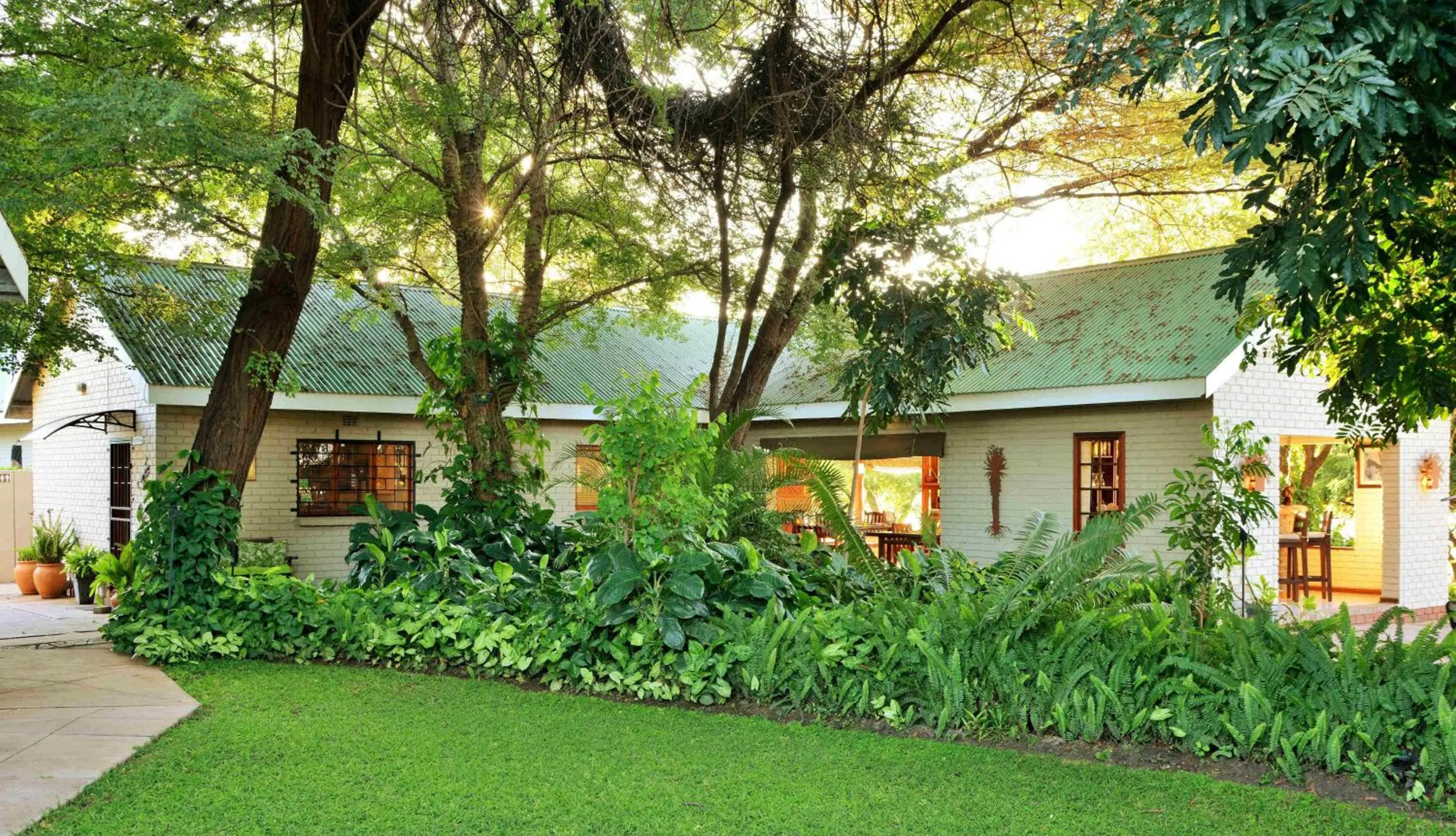 Restaurant/places to eat in River View Lodge