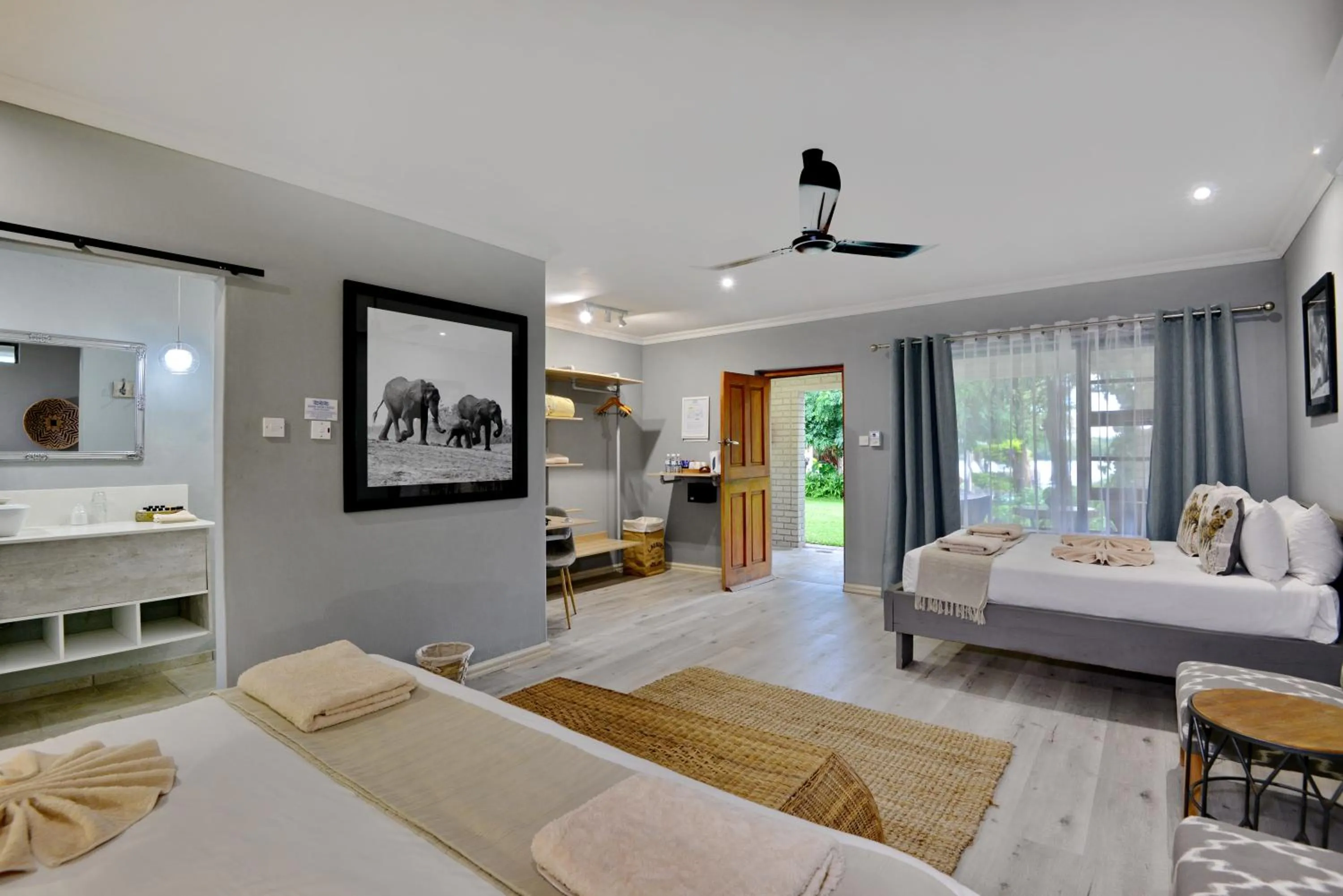 Bedroom, Bed in River View Lodge